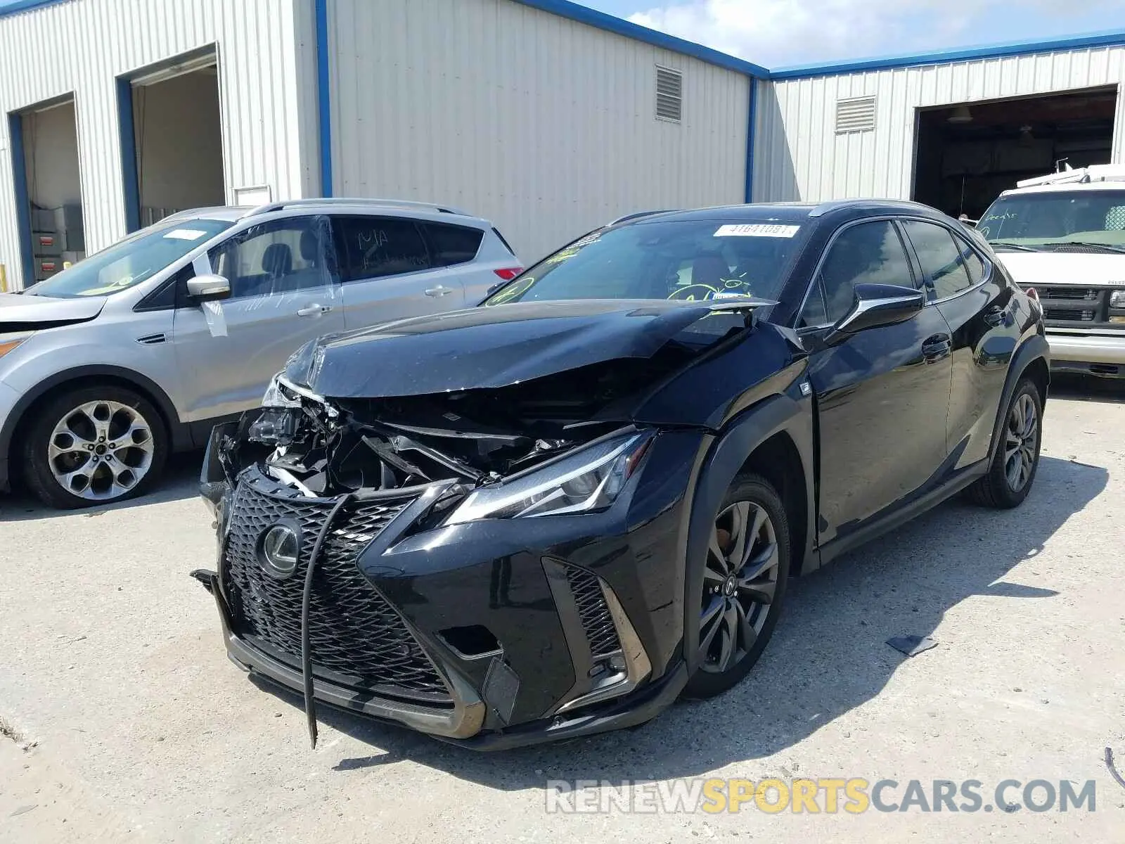 2 fotografías del automóvil dañado JTHY3JBH4K2003072 LEXUS UX 200 2019