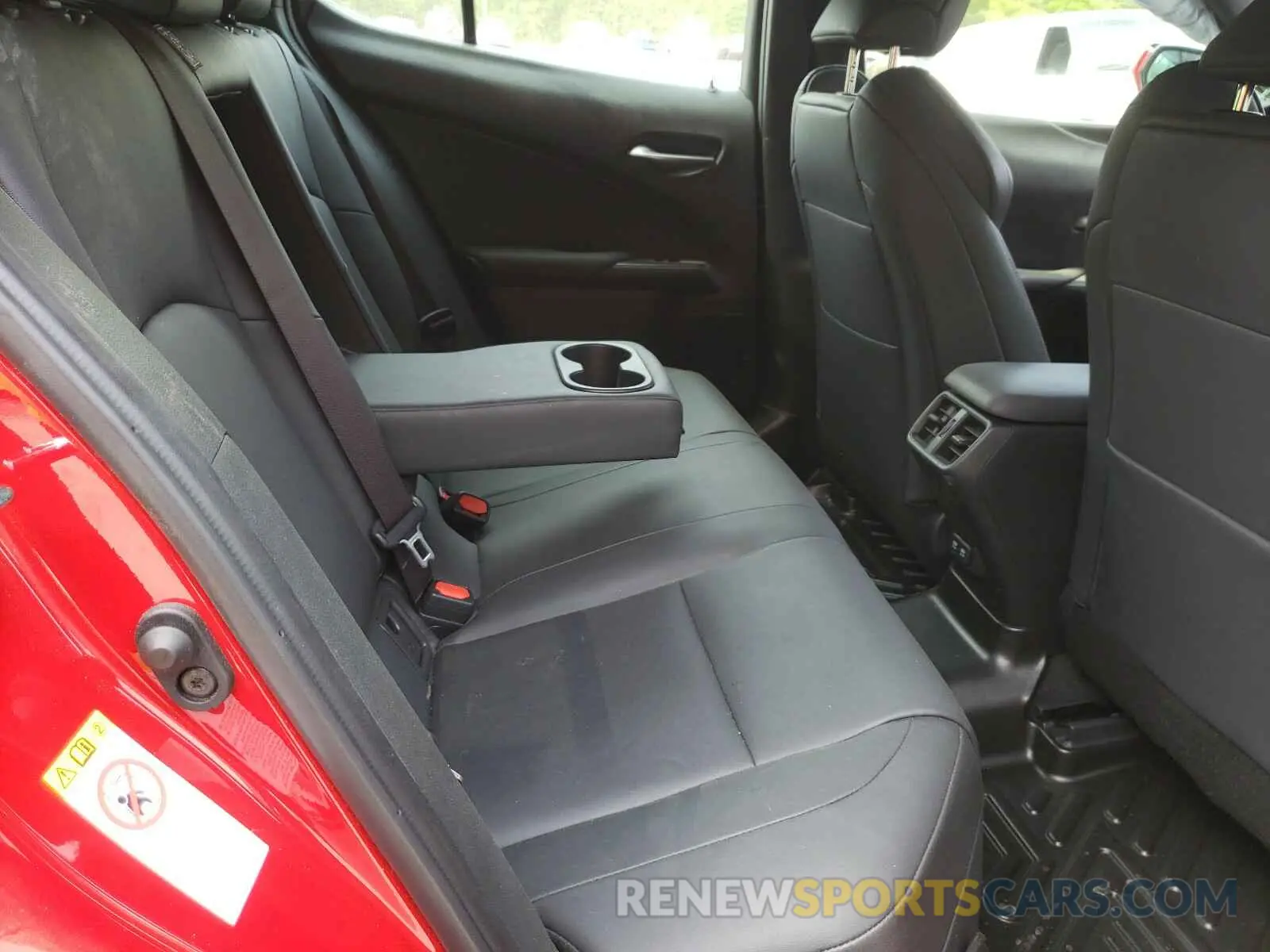 6 fotografías del automóvil dañado JTHY3JBH4K2003539 LEXUS UX 200 2019