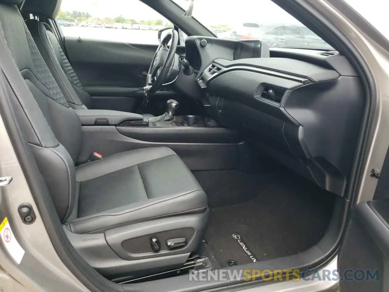5 fotografías del automóvil dañado JTHY3JBH4K2007705 LEXUS UX 200 2019