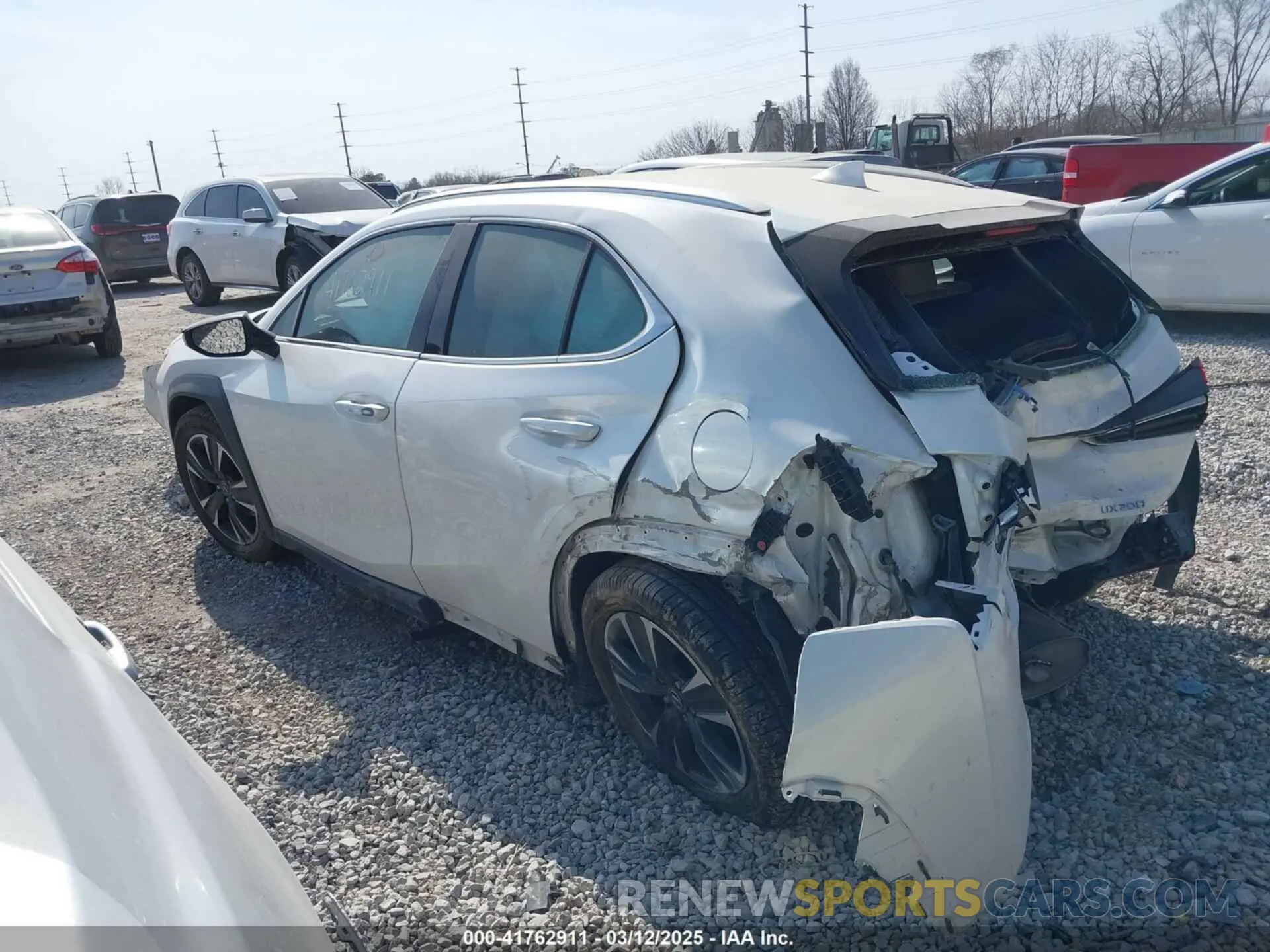 3 fotografías del automóvil dañado JTHY3JBH4K2014881 LEXUS UX 200 2019