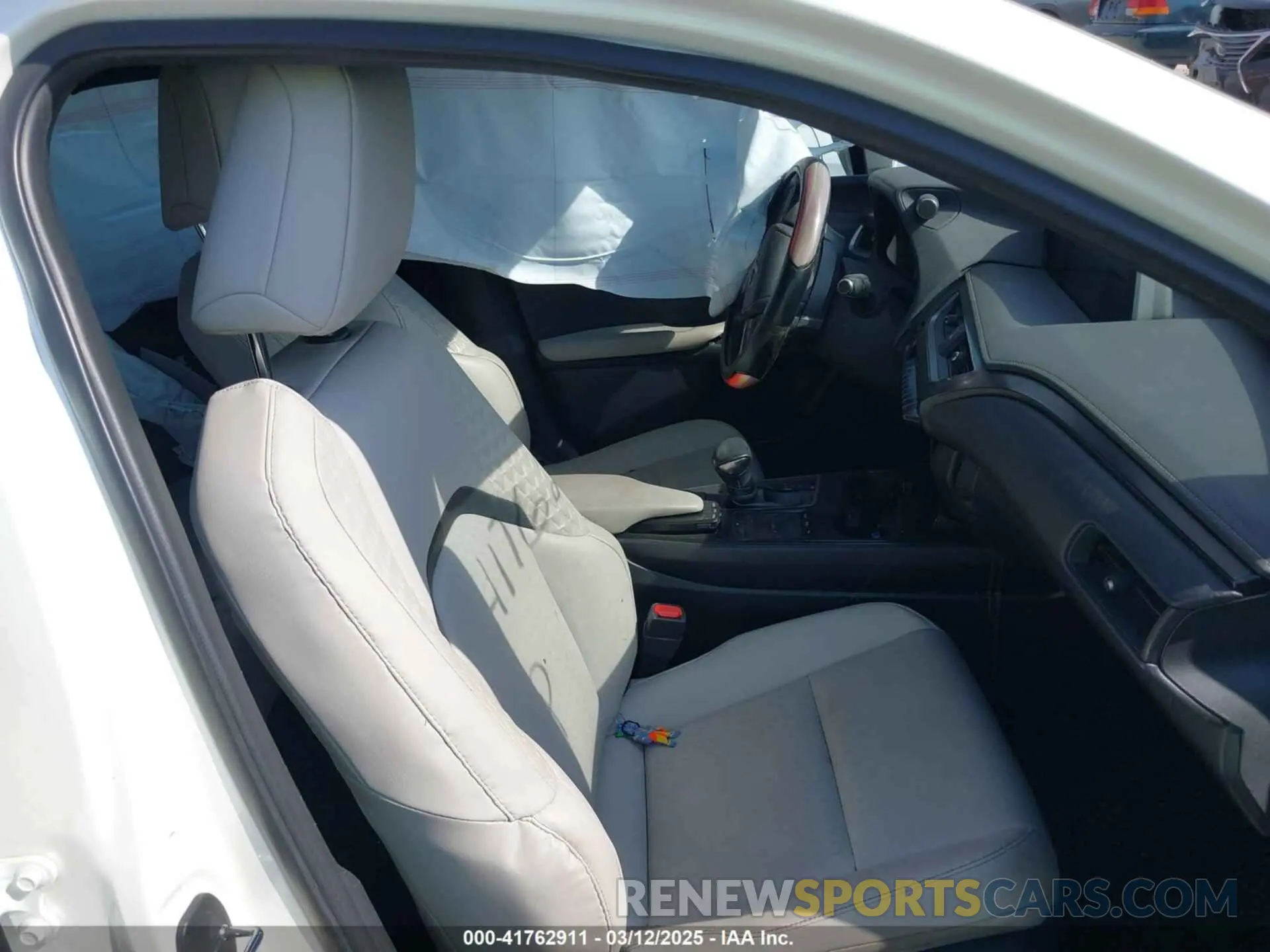 5 fotografías del automóvil dañado JTHY3JBH4K2014881 LEXUS UX 200 2019