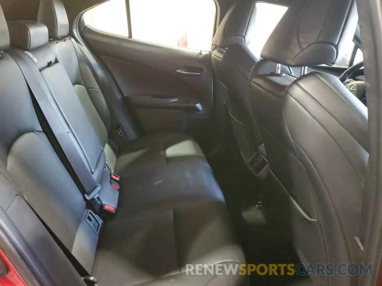 10 fotografías del automóvil dañado JTHY3JBH4K2016646 LEXUS UX 200 2019