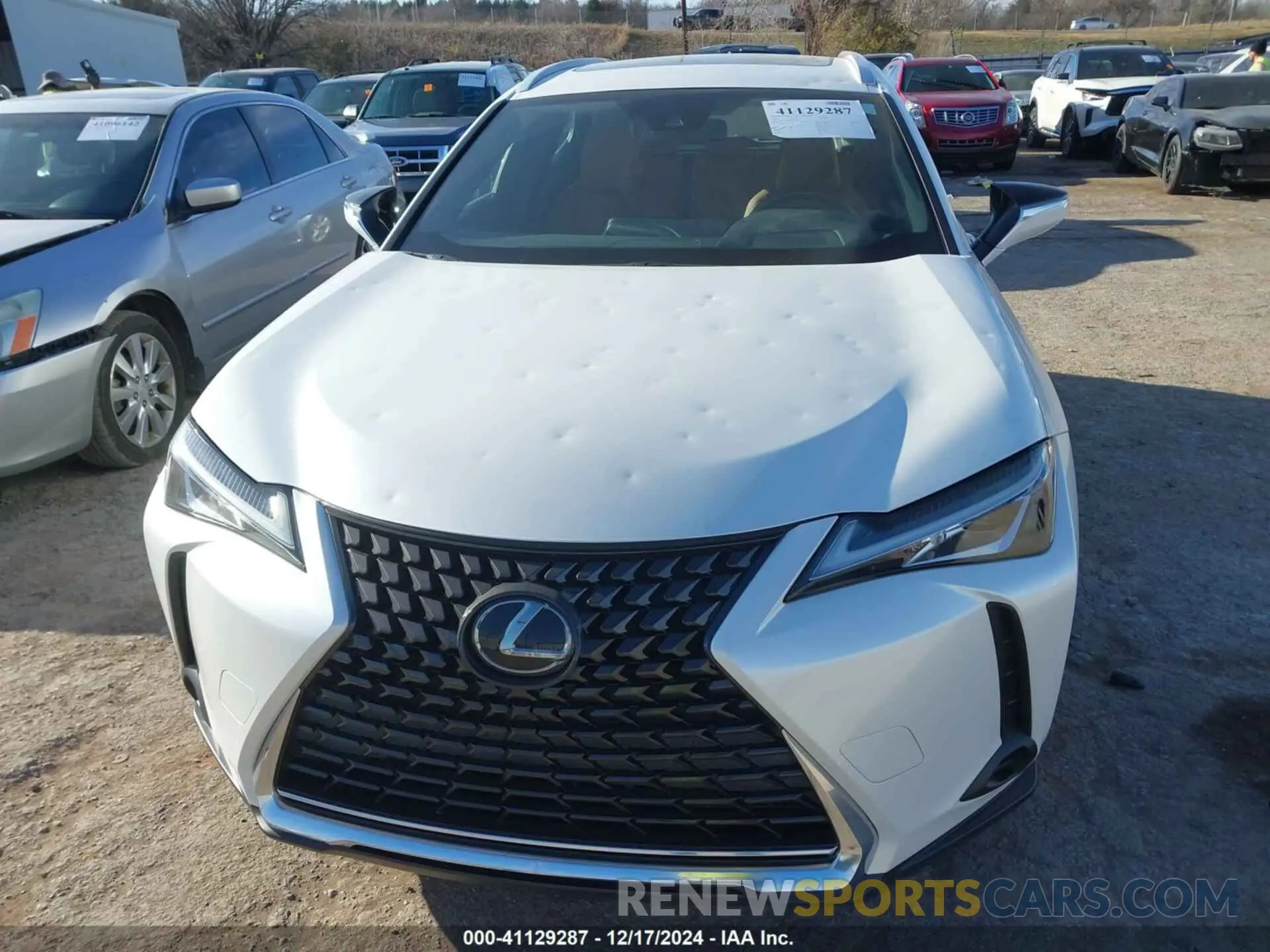 12 fotografías del automóvil dañado JTHY3JBH5K2006725 LEXUS UX 200 2019
