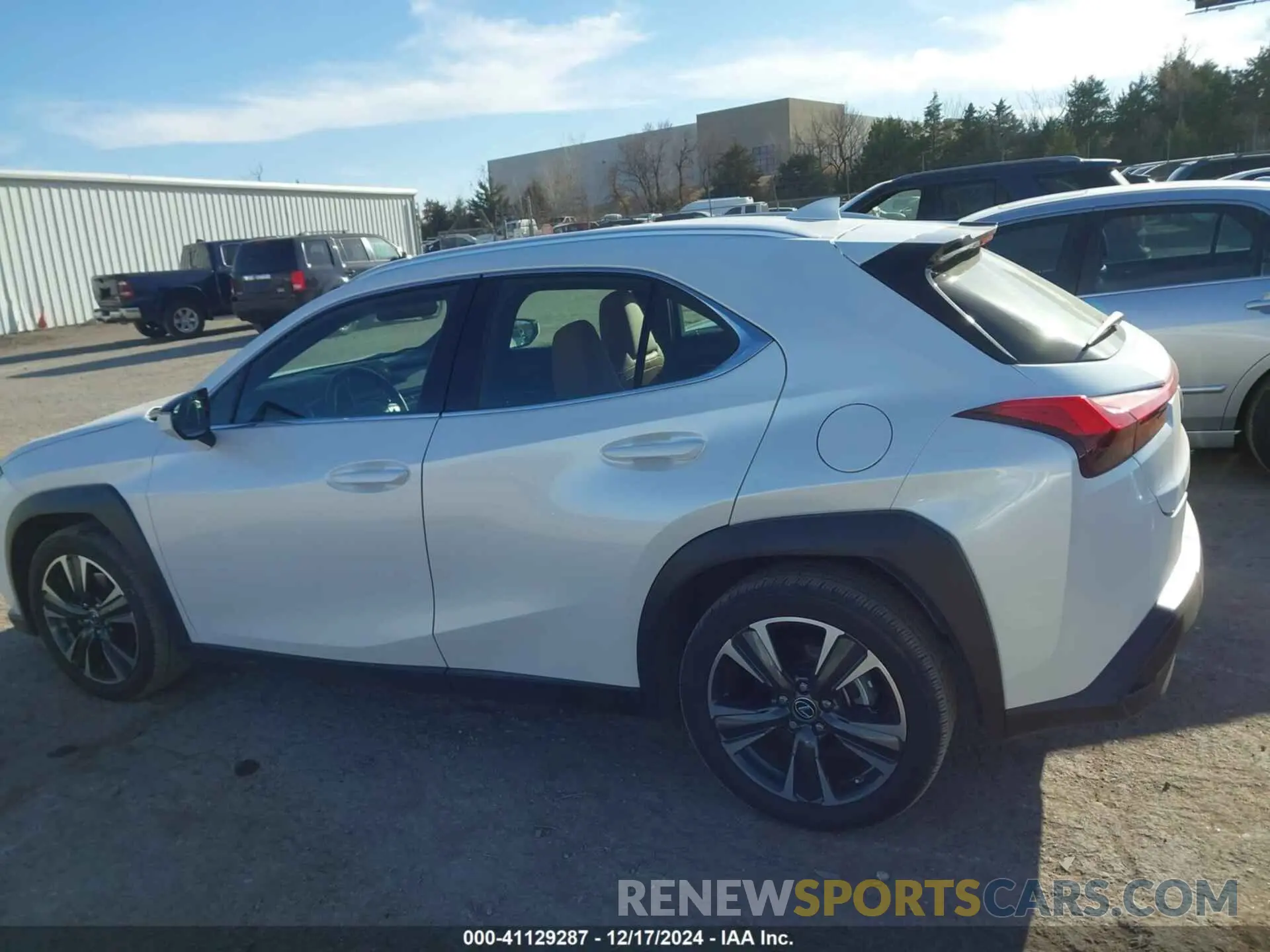 14 fotografías del automóvil dañado JTHY3JBH5K2006725 LEXUS UX 200 2019