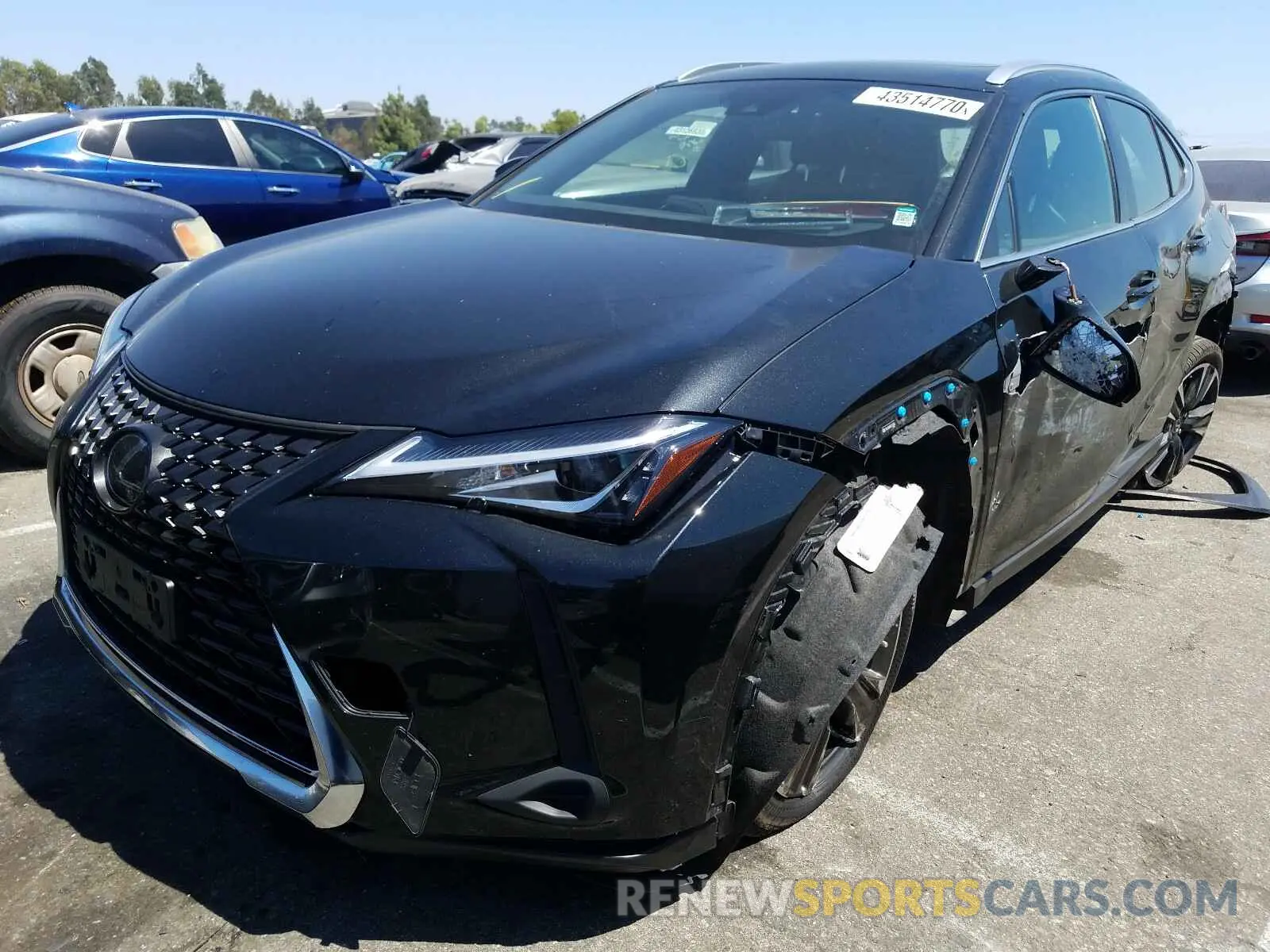 2 fotografías del automóvil dañado JTHY3JBH5K2015036 LEXUS UX 200 2019