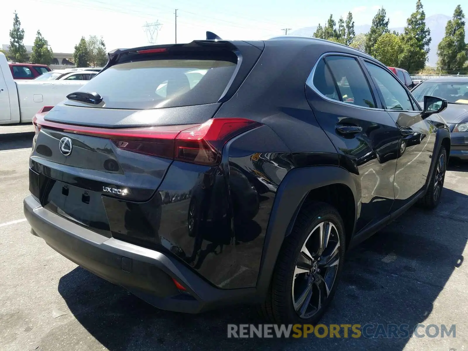4 fotografías del automóvil dañado JTHY3JBH5K2015036 LEXUS UX 200 2019