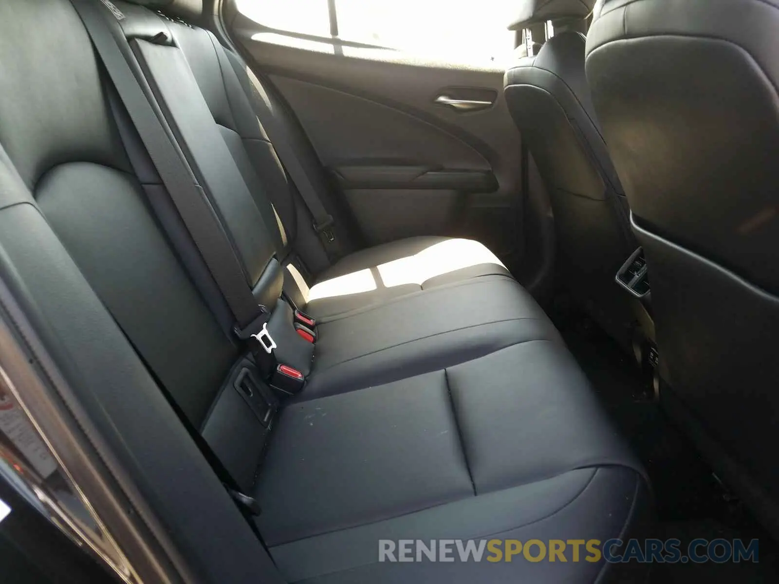 6 fotografías del automóvil dañado JTHY3JBH5K2015036 LEXUS UX 200 2019