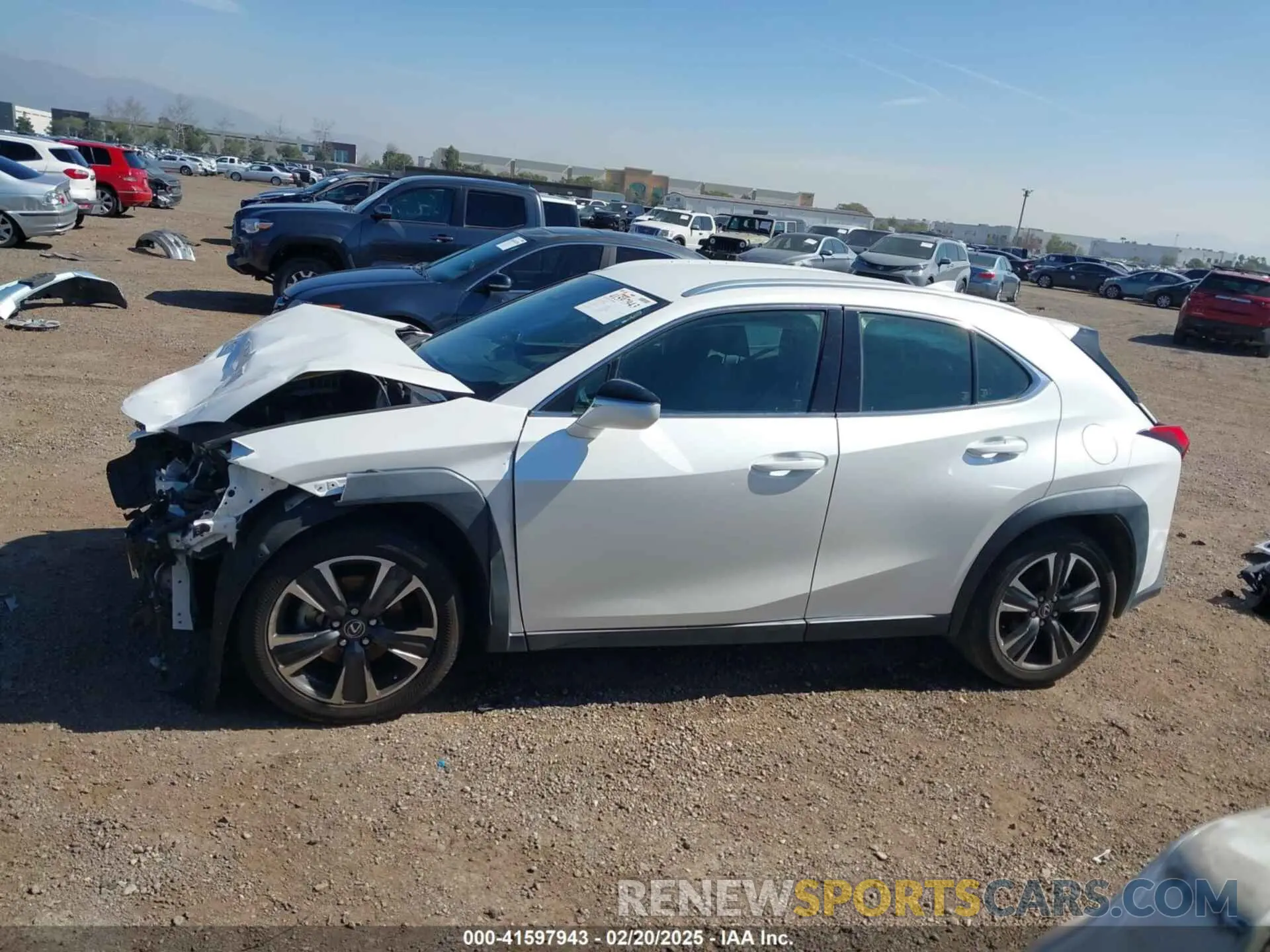 15 fotografías del automóvil dañado JTHY3JBH5K2015179 LEXUS UX 200 2019