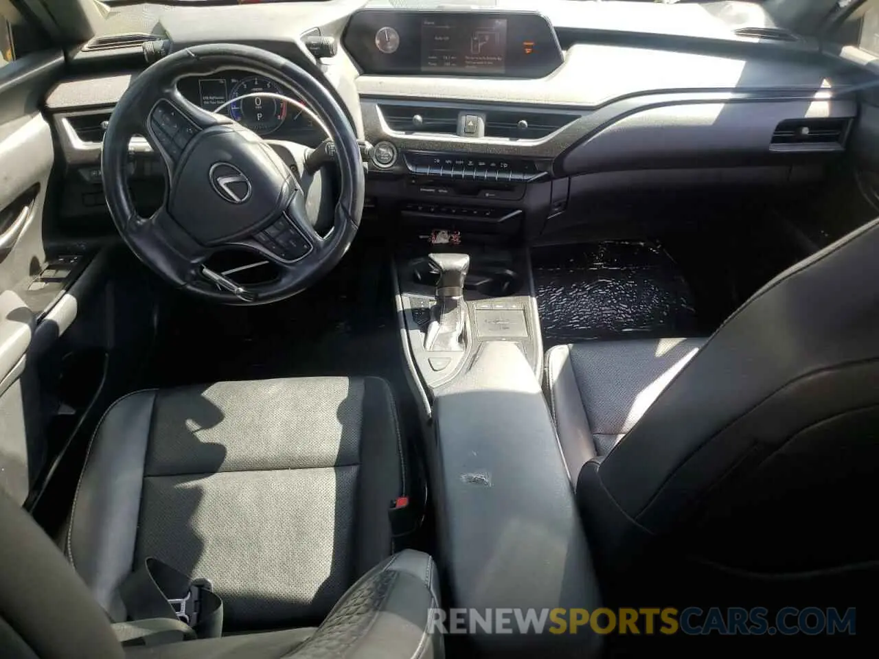8 fotografías del automóvil dañado JTHY3JBH6K2007009 LEXUS UX 200 2019