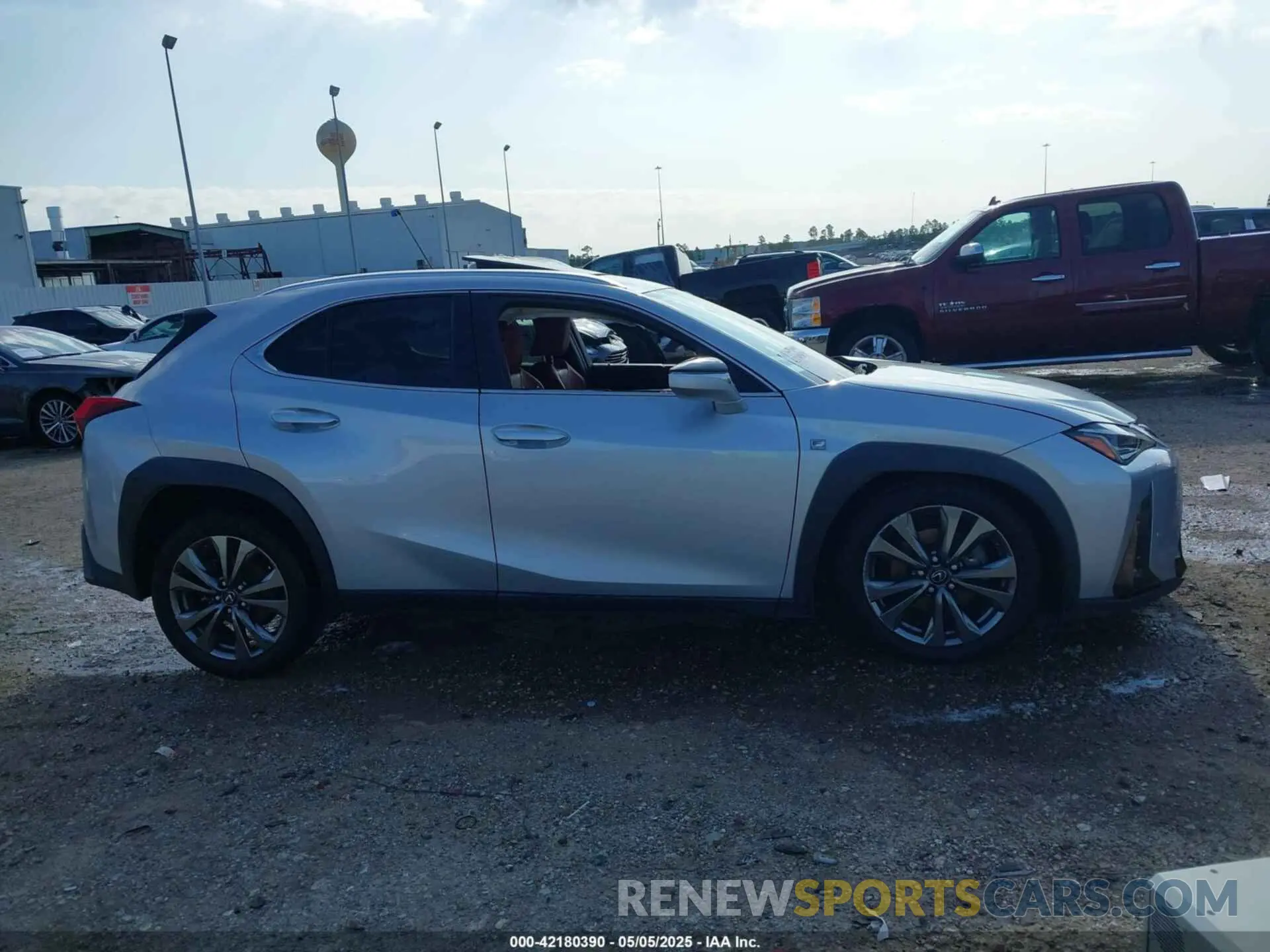 12 fotografías del automóvil dañado JTHY3JBH6K2013523 LEXUS UX 200 2019