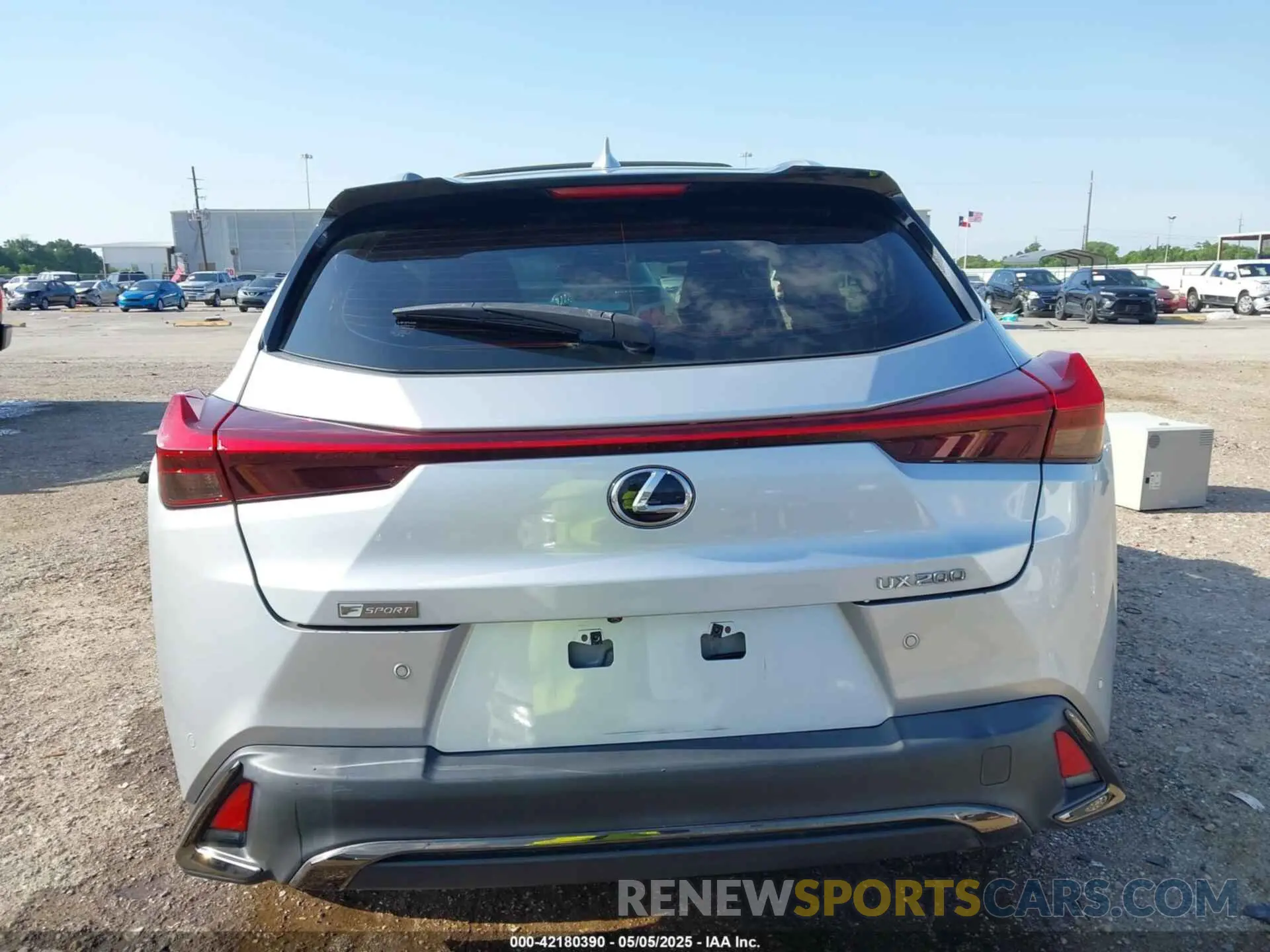 15 fotografías del automóvil dañado JTHY3JBH6K2013523 LEXUS UX 200 2019