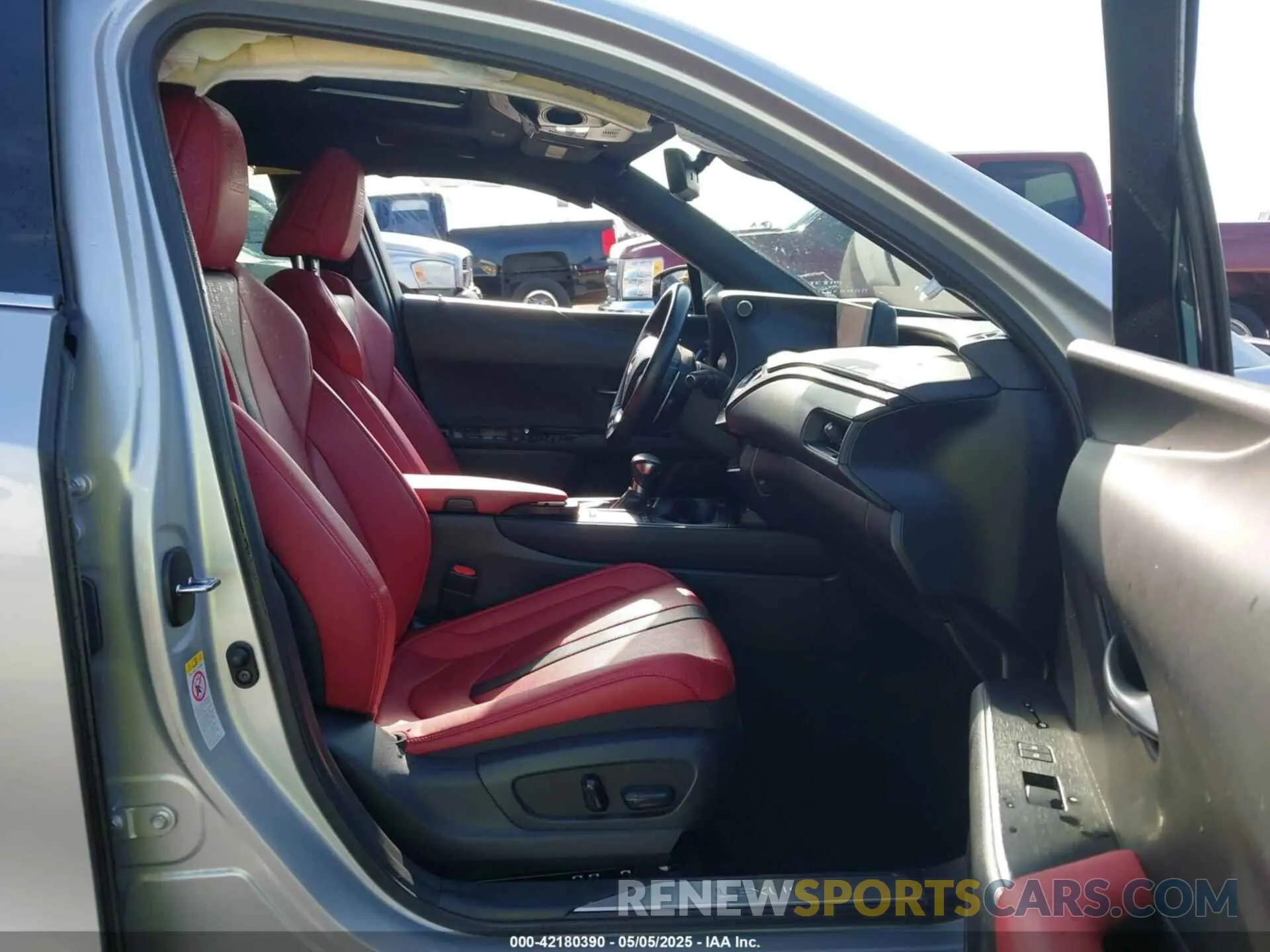 5 fotografías del automóvil dañado JTHY3JBH6K2013523 LEXUS UX 200 2019