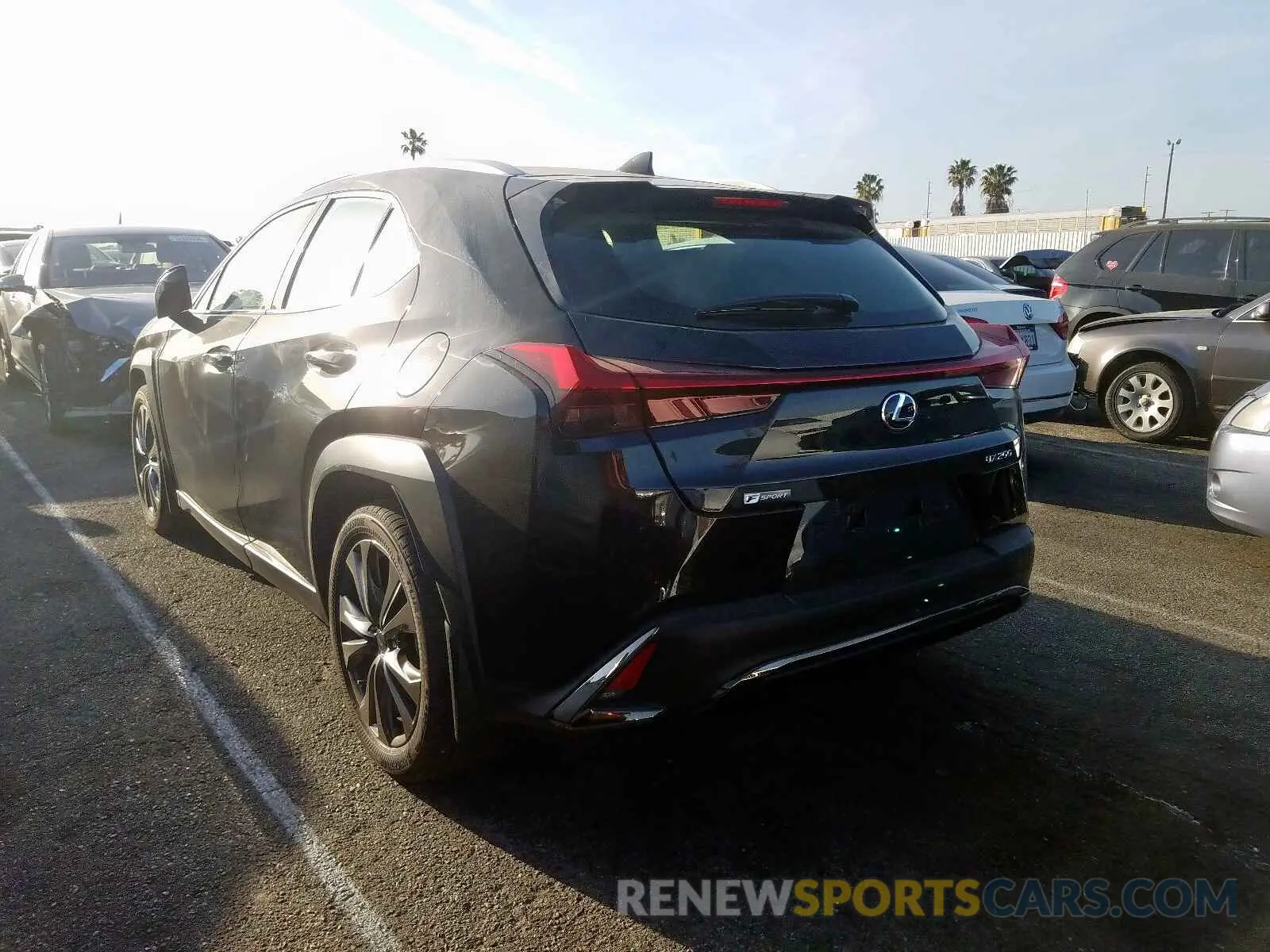 3 fotografías del automóvil dañado JTHY3JBH6K2014591 LEXUS UX 200 2019