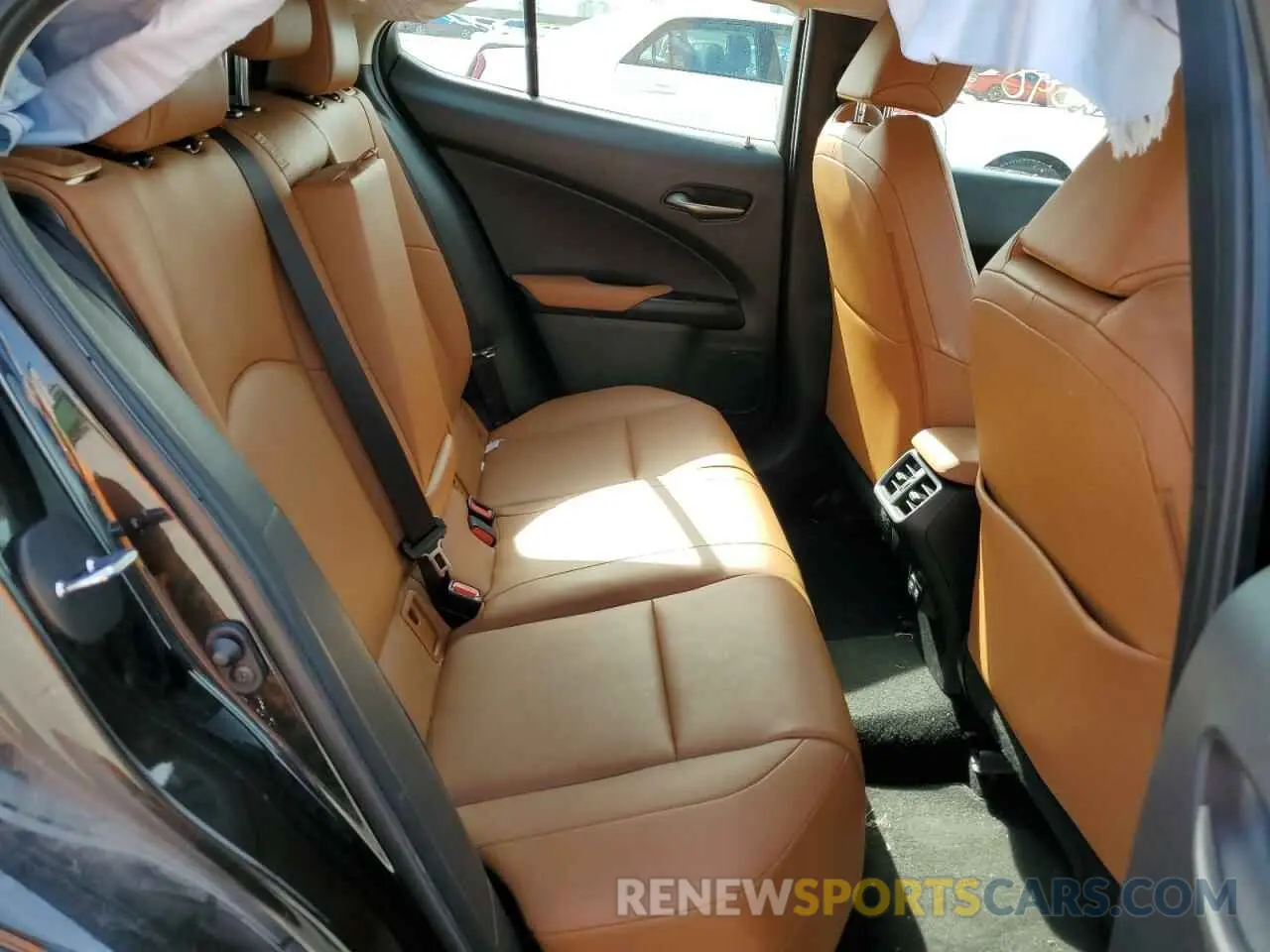 6 fotografías del automóvil dañado JTHY3JBH6K2020066 LEXUS UX 200 2019