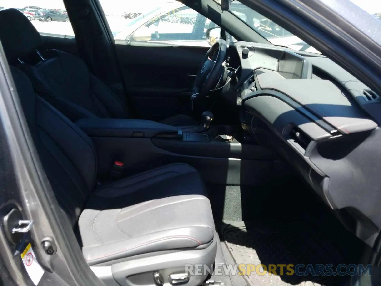 5 fotografías del automóvil dañado JTHY3JBH7K2000263 LEXUS UX 200 2019