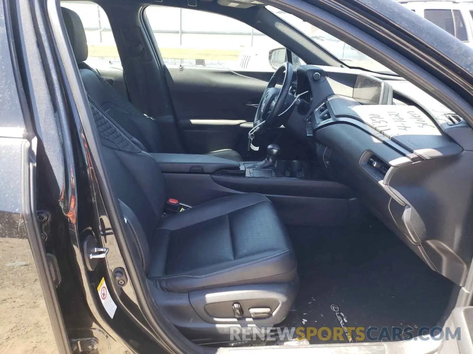 5 fotografías del automóvil dañado JTHY3JBH7K2001283 LEXUS UX 200 2019