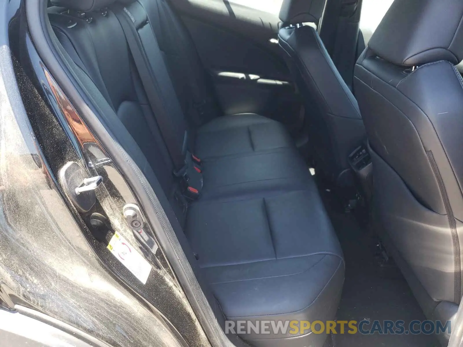 6 fotografías del automóvil dañado JTHY3JBH7K2001283 LEXUS UX 200 2019