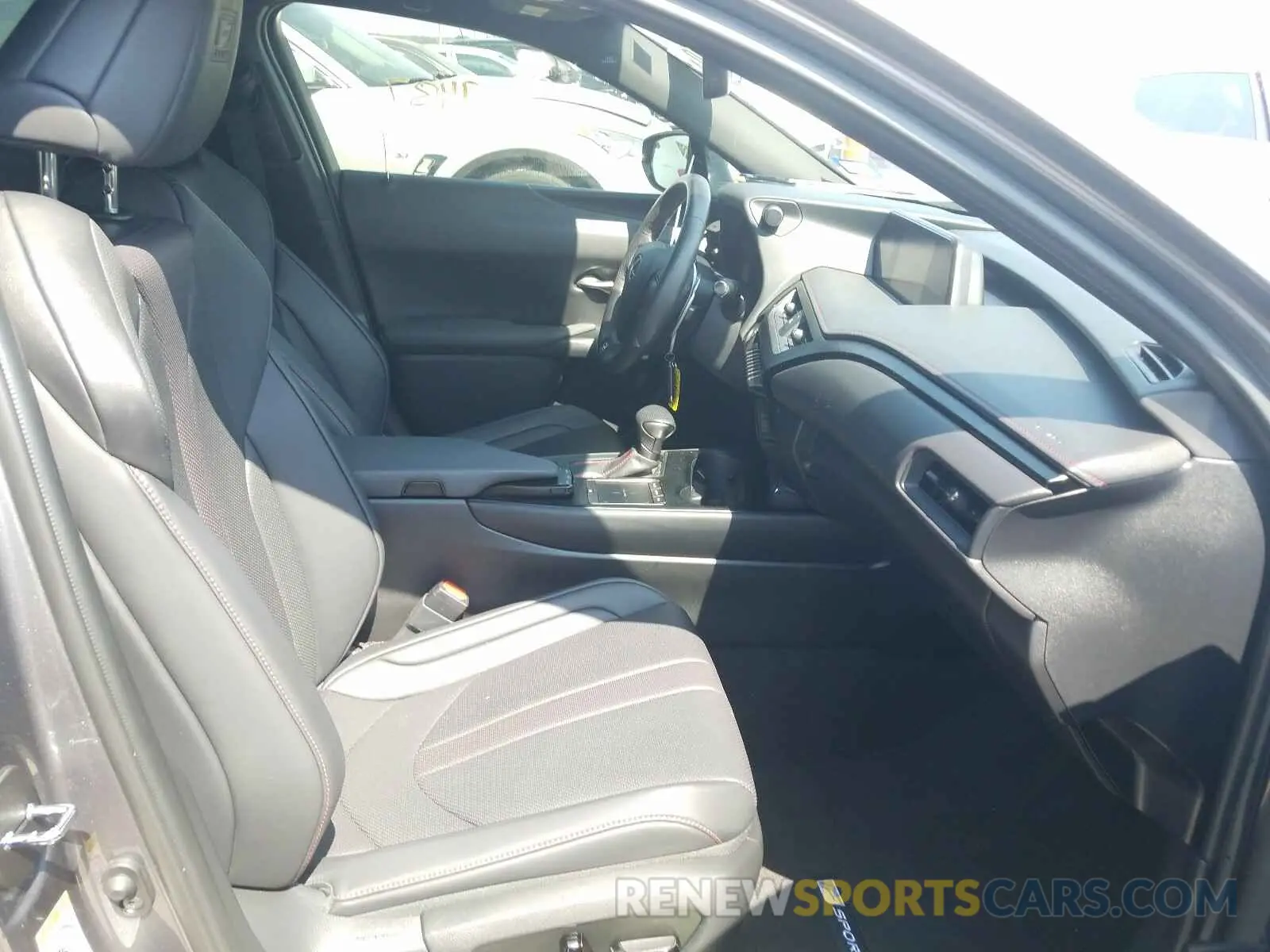 5 fotografías del automóvil dañado JTHY3JBH7K2002224 LEXUS UX 200 2019