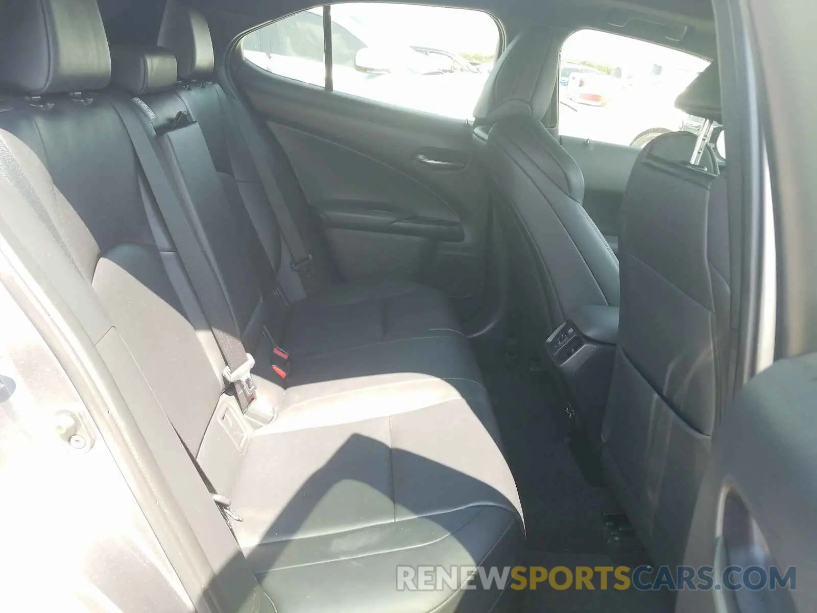 6 fotografías del automóvil dañado JTHY3JBH7K2002224 LEXUS UX 200 2019