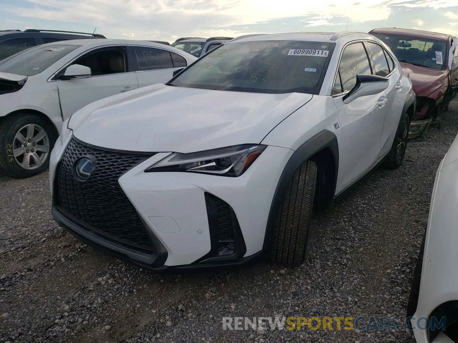 2 fotografías del automóvil dañado JTHY3JBH7K2005608 LEXUS UX 200 2019