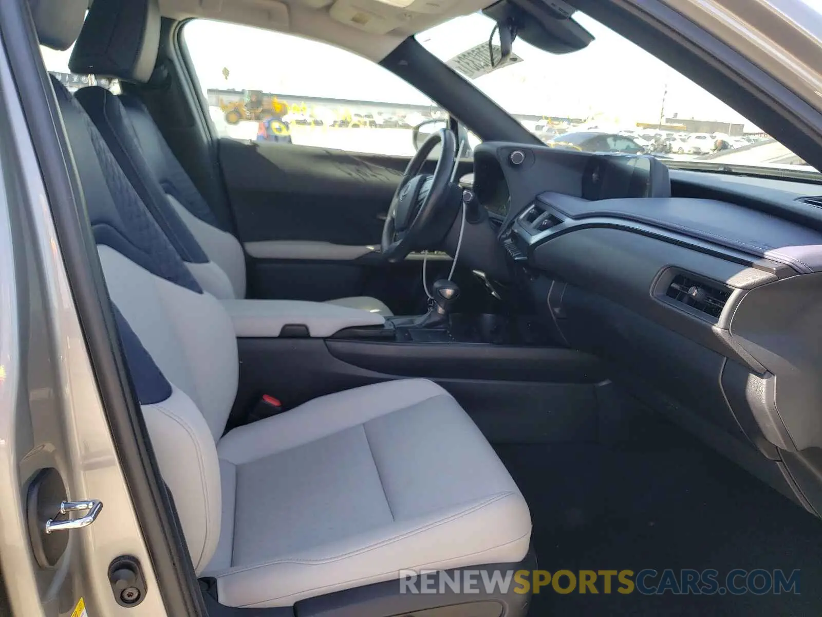 5 fotografías del automóvil dañado JTHY3JBH7K2007794 LEXUS UX 200 2019