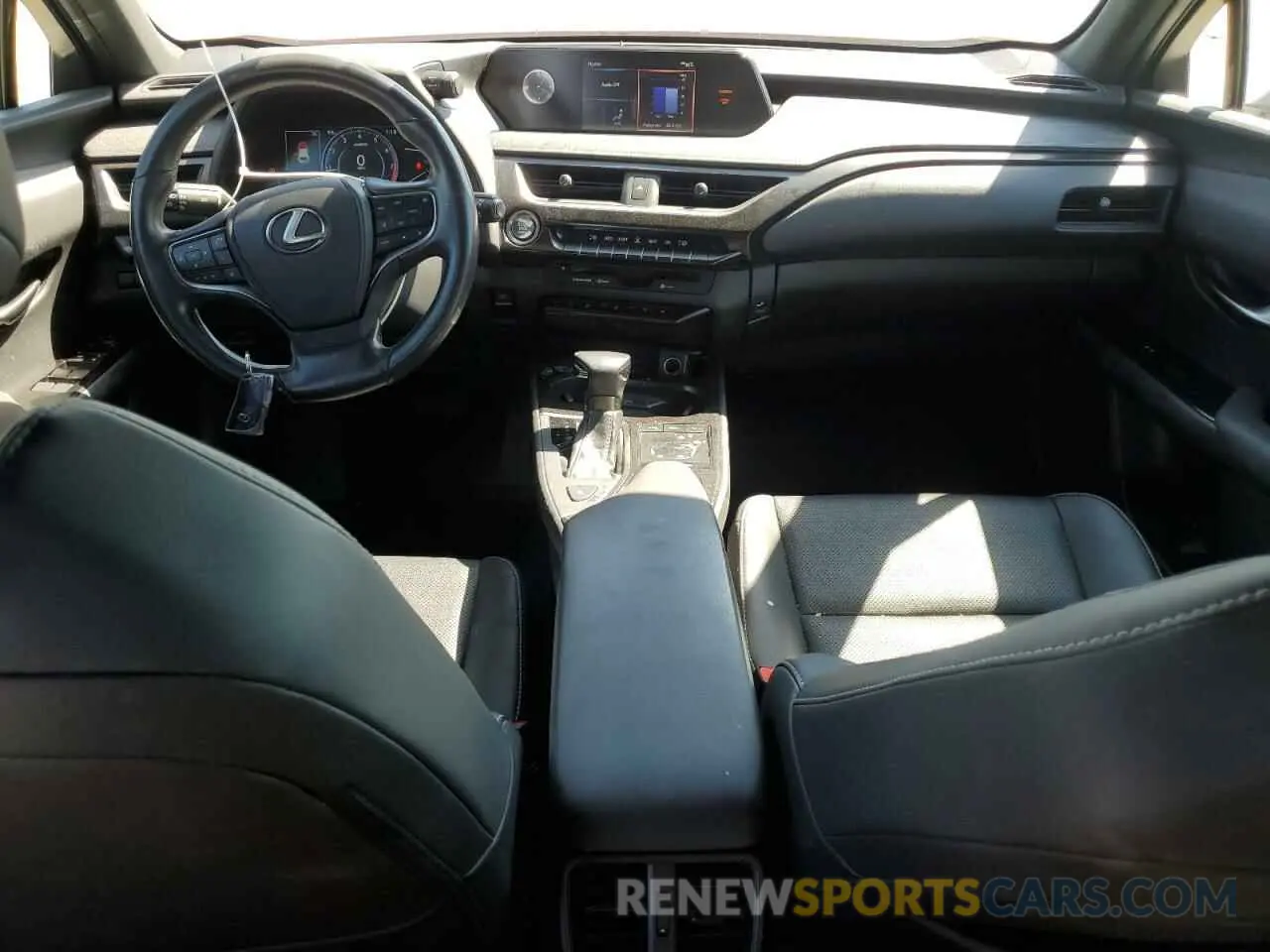 8 fotografías del automóvil dañado JTHY3JBH7K2019167 LEXUS UX 200 2019