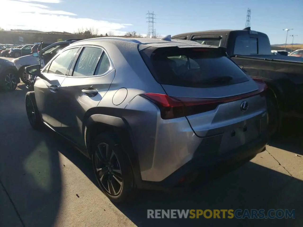 3 fotografías del automóvil dañado JTHY3JBH8K2003821 LEXUS UX 200 2019