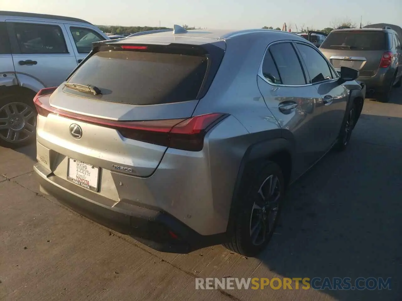4 fotografías del automóvil dañado JTHY3JBH8K2006931 LEXUS UX 200 2019