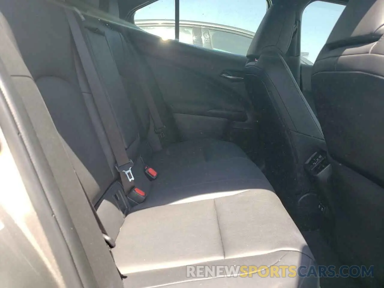 6 fotografías del automóvil dañado JTHY3JBH8K2006931 LEXUS UX 200 2019
