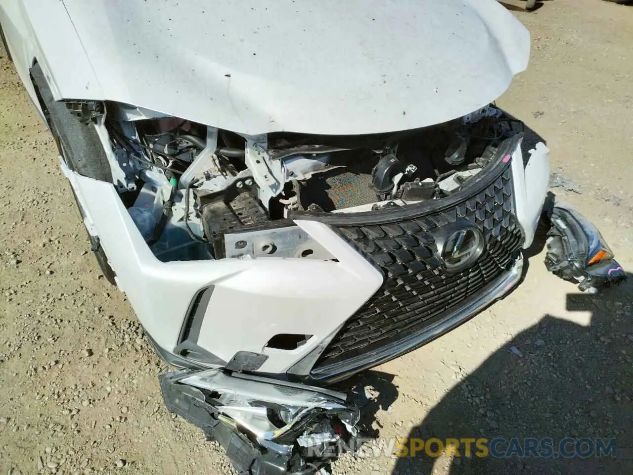 9 fotografías del automóvil dañado JTHY3JBH8K2013992 LEXUS UX 200 2019
