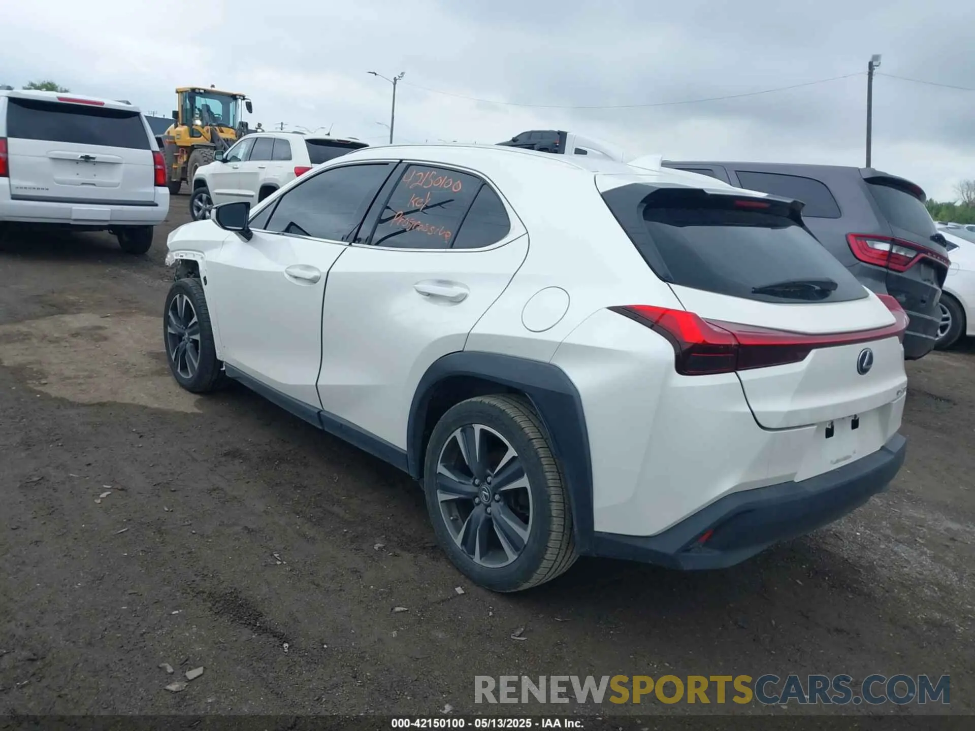 3 fotografías del automóvil dañado JTHY3JBH8K2014561 LEXUS UX 200 2019