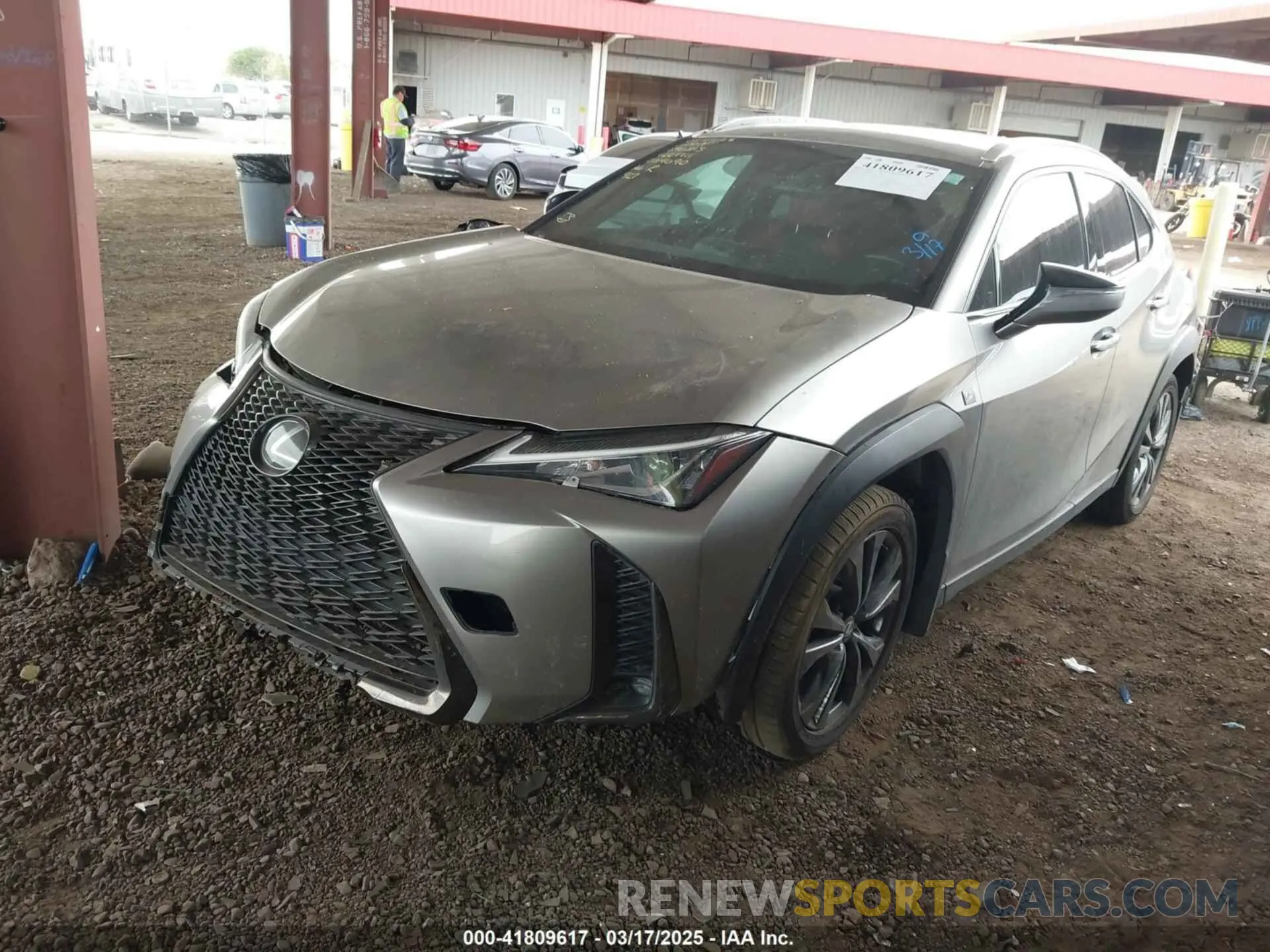 2 fotografías del automóvil dañado JTHY3JBH8K2014690 LEXUS UX 200 2019