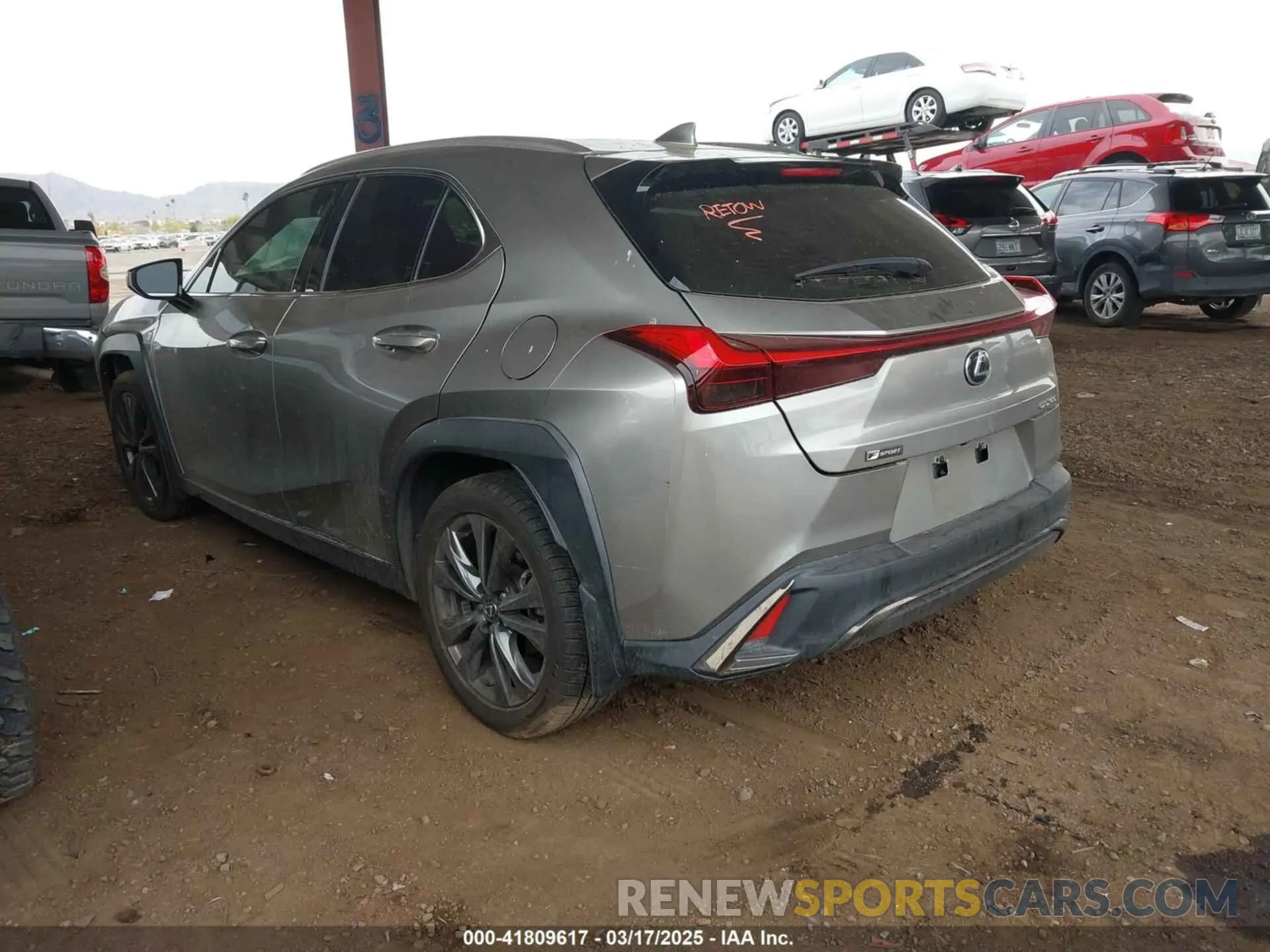 3 fotografías del automóvil dañado JTHY3JBH8K2014690 LEXUS UX 200 2019