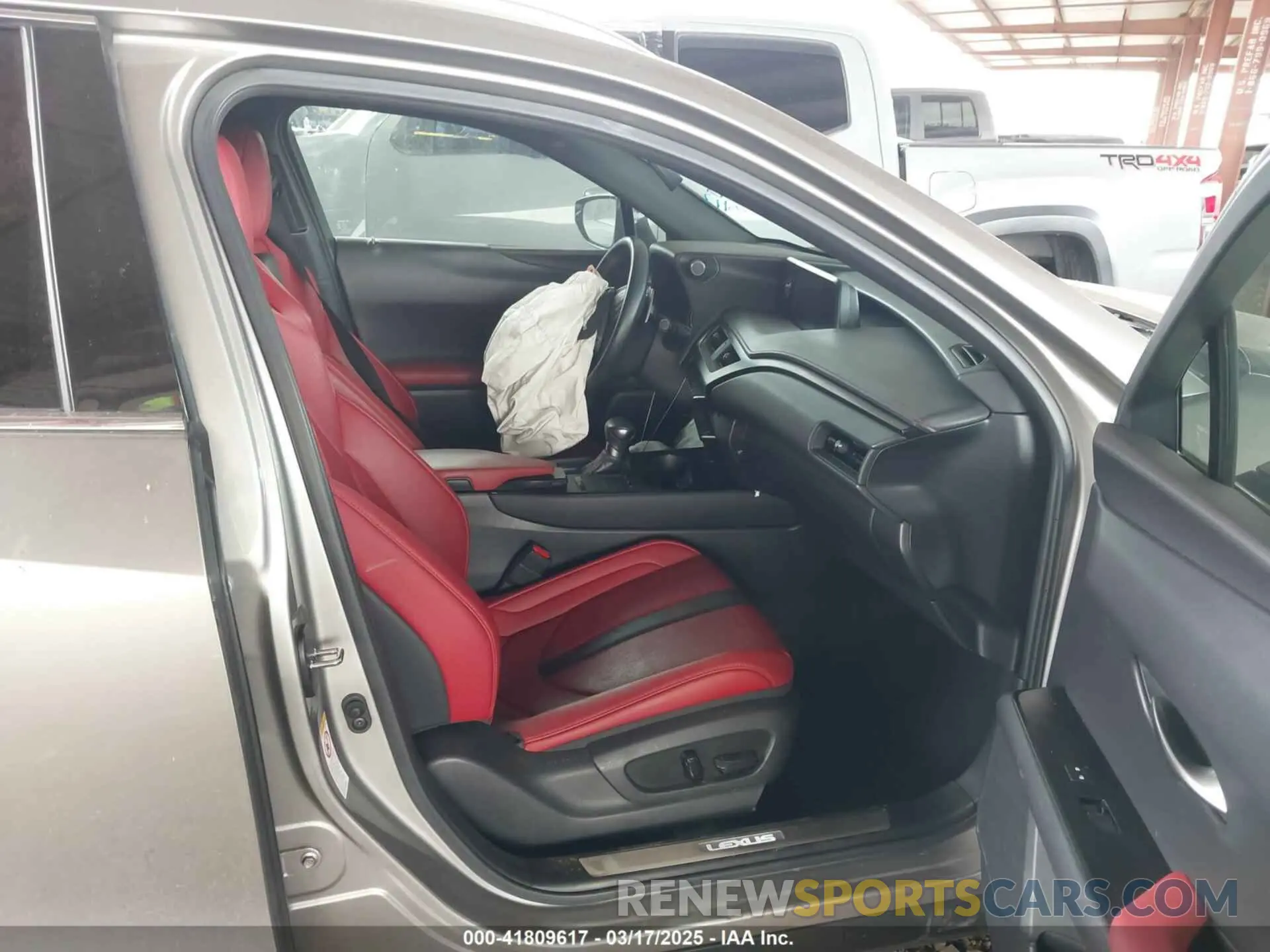 5 fotografías del automóvil dañado JTHY3JBH8K2014690 LEXUS UX 200 2019