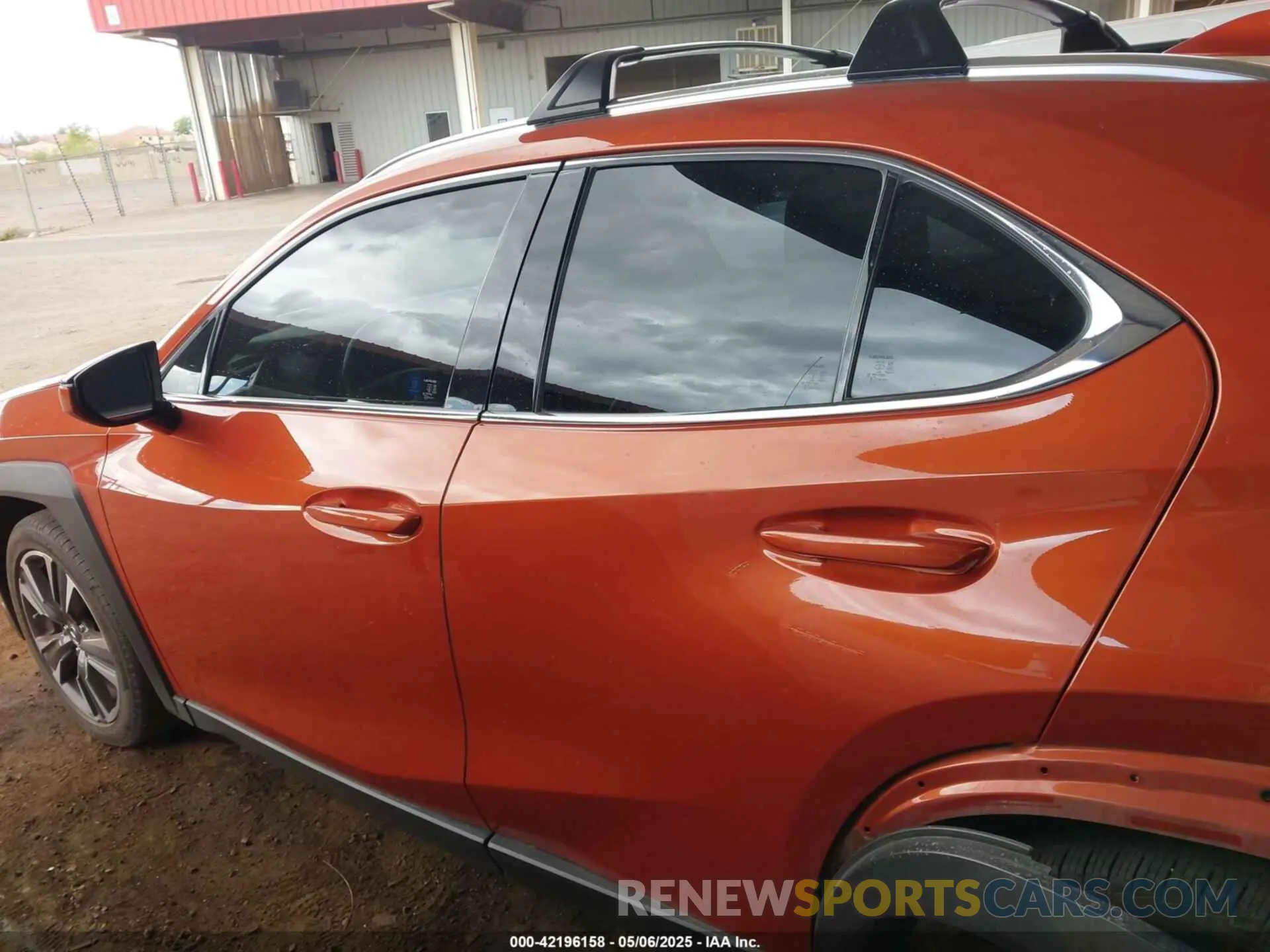 15 fotografías del automóvil dañado JTHY3JBH9K2005464 LEXUS UX 200 2019