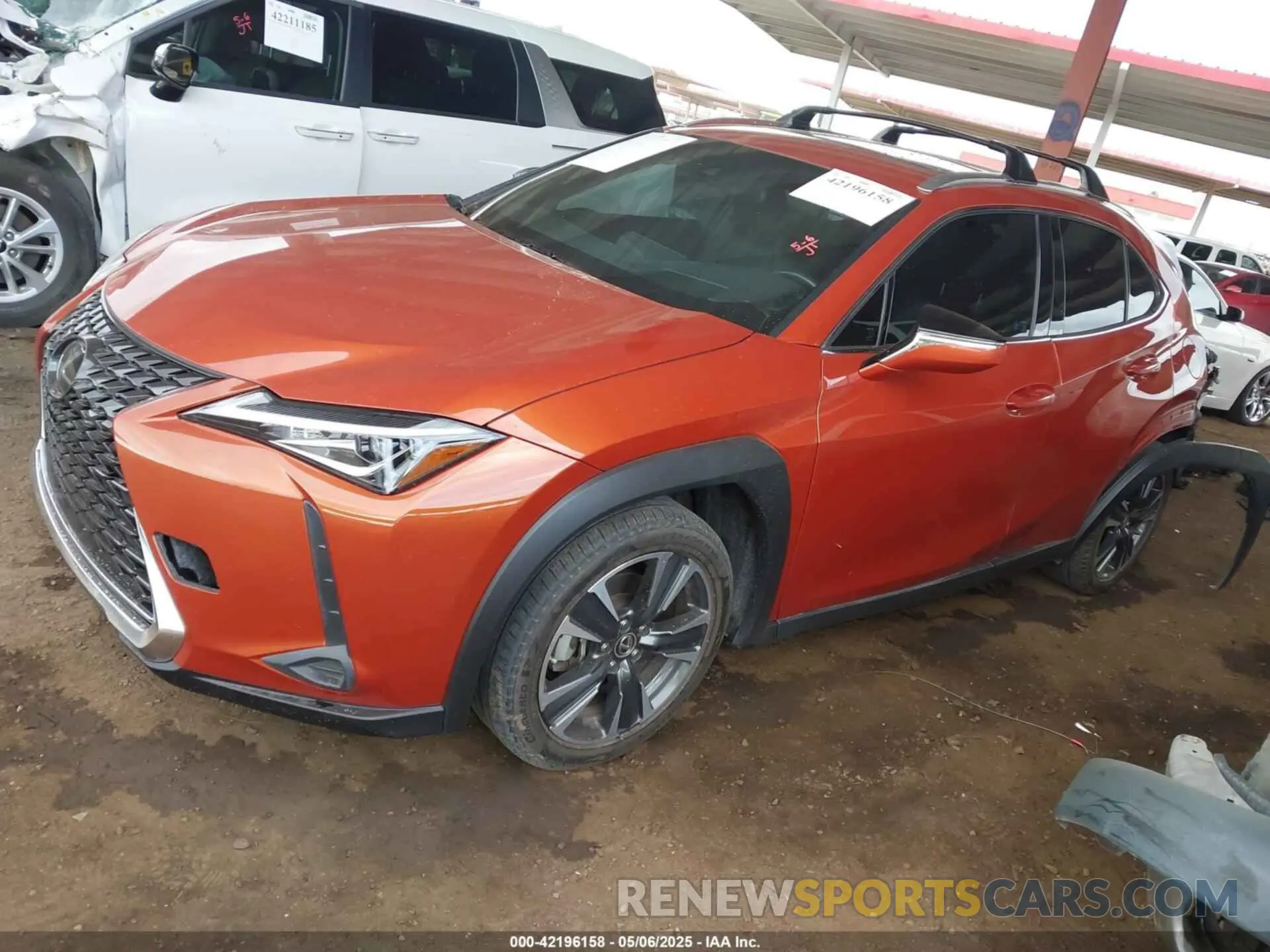 2 fotografías del automóvil dañado JTHY3JBH9K2005464 LEXUS UX 200 2019