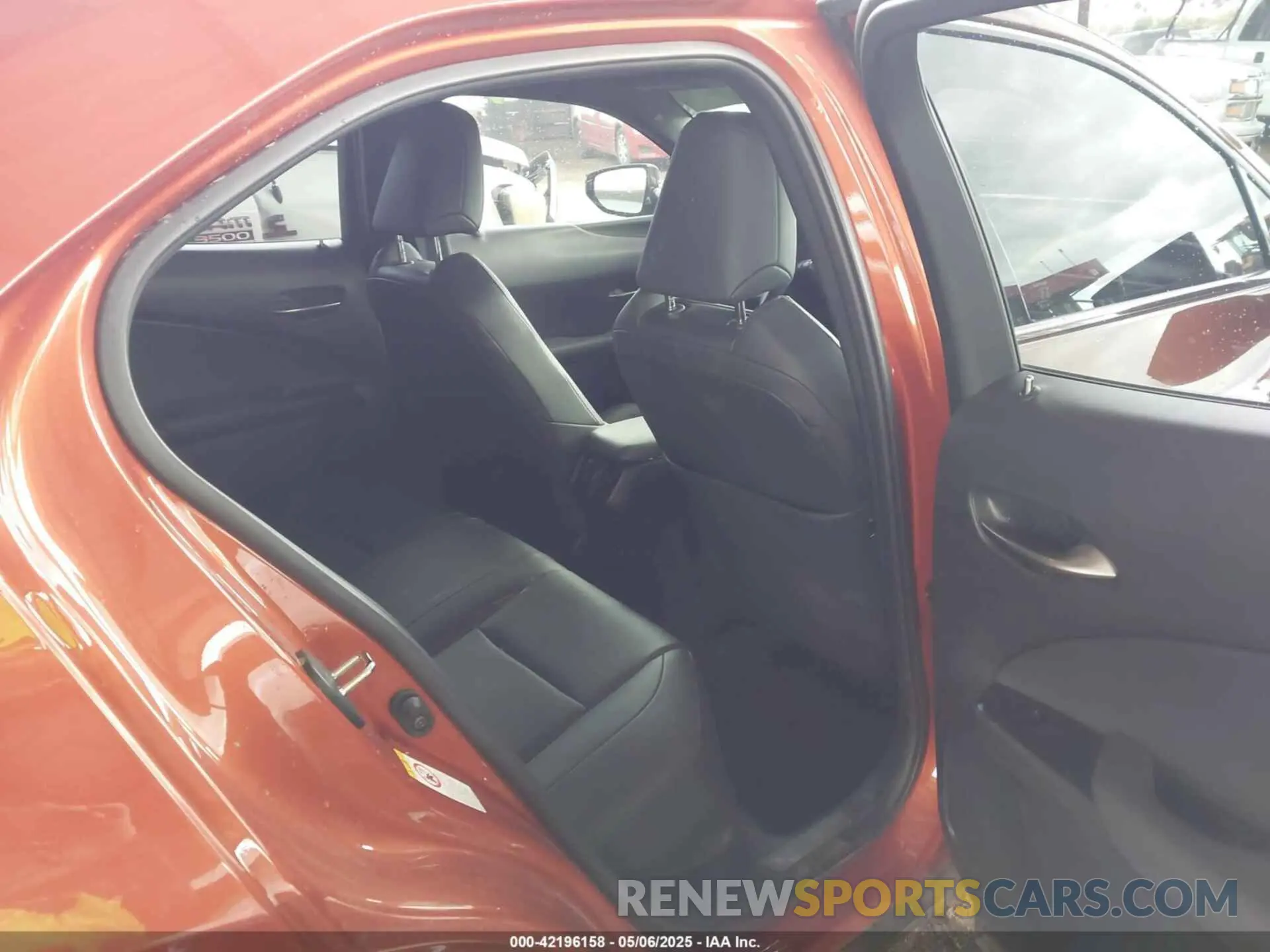 8 fotografías del automóvil dañado JTHY3JBH9K2005464 LEXUS UX 200 2019