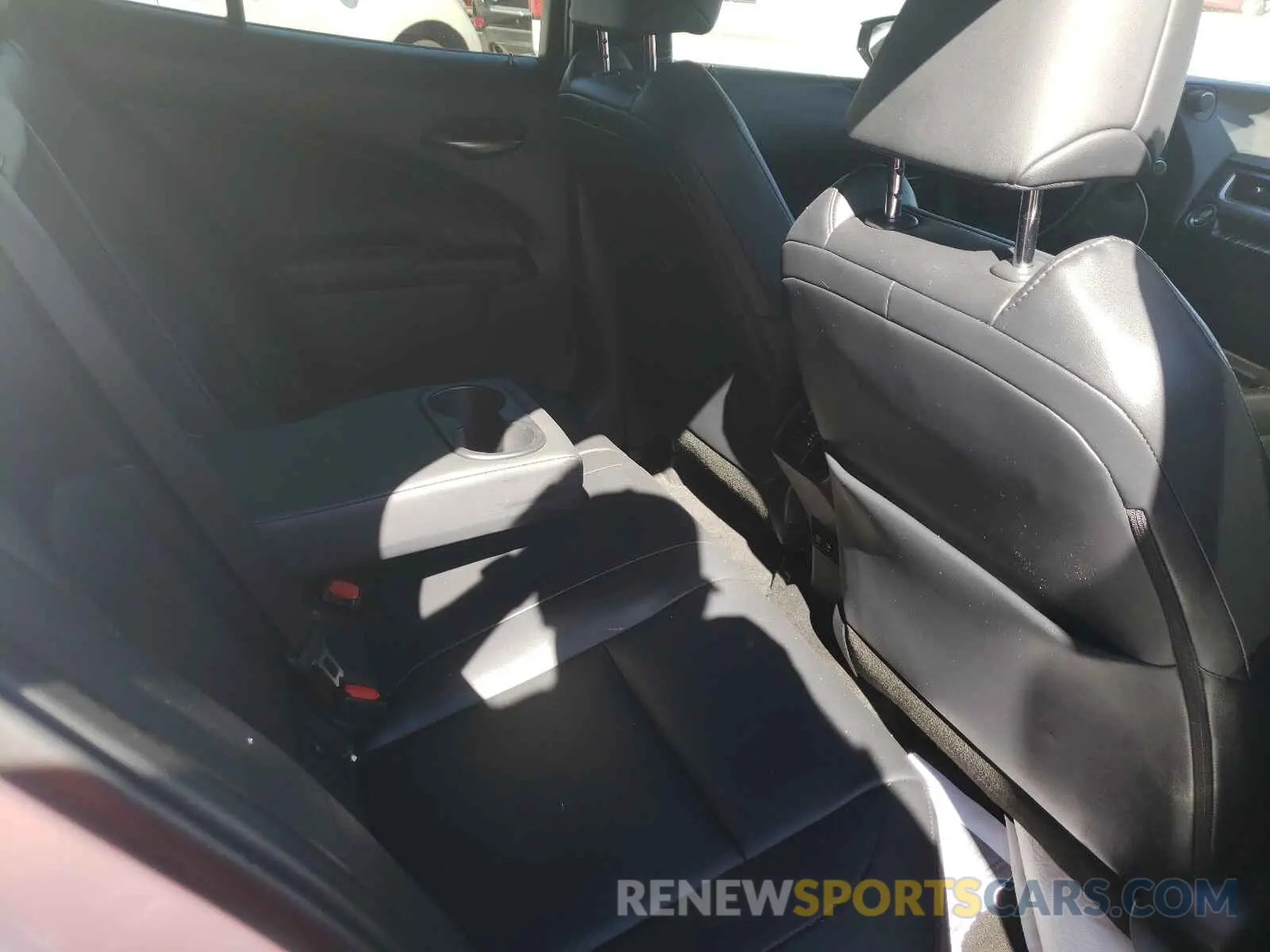 6 fotografías del automóvil dañado JTHY3JBH9K2006646 LEXUS UX 200 2019