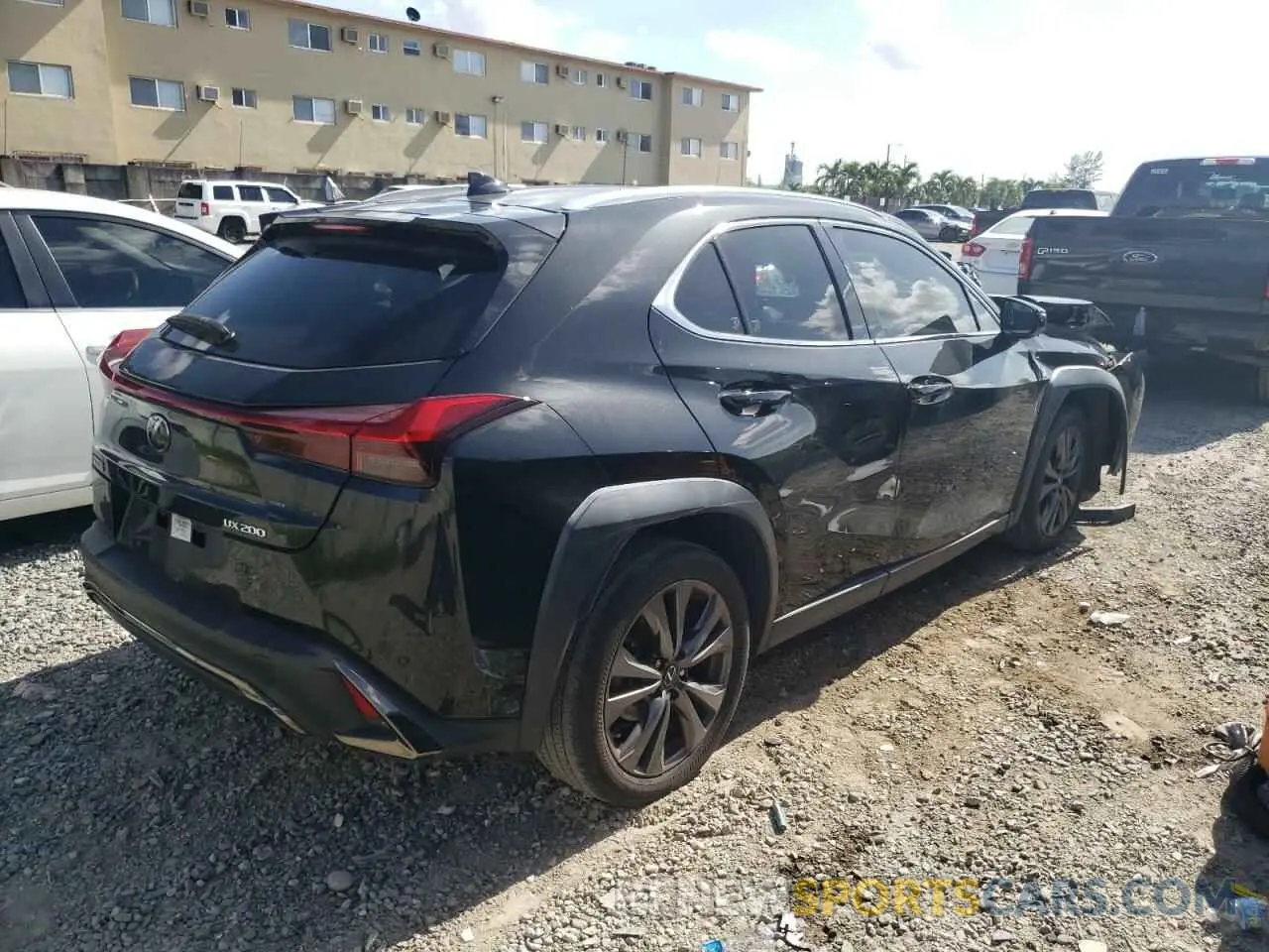 4 fotografías del automóvil dañado JTHY3JBH9K2006758 LEXUS UX 200 2019