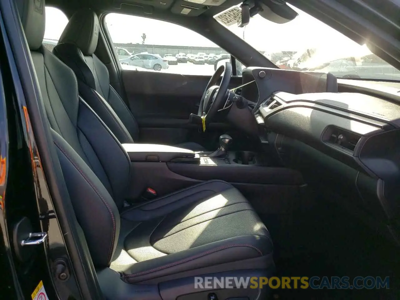 5 fotografías del automóvil dañado JTHY3JBH9K2007232 LEXUS UX 200 2019