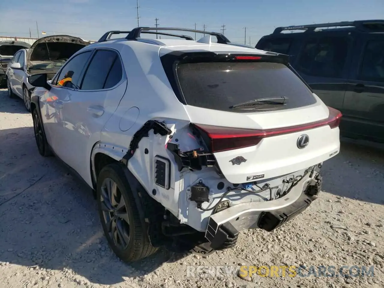 3 fotografías del automóvil dañado JTHY3JBH9K2010308 LEXUS UX 200 2019