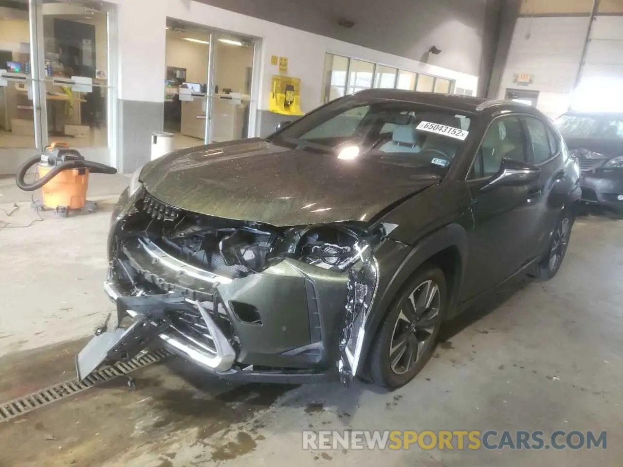 2 fotografías del automóvil dañado JTHY3JBH9K2017131 LEXUS UX 200 2019
