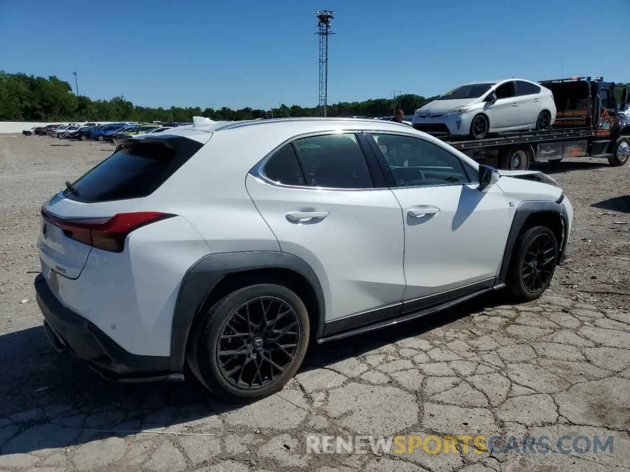 3 fotografías del automóvil dañado JTHY3JBHXK2005179 LEXUS UX 200 2019