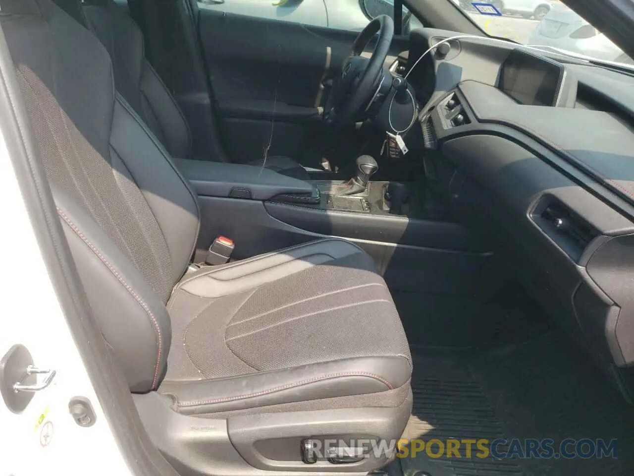 5 fotografías del automóvil dañado JTHY3JBHXK2005330 LEXUS UX 200 2019