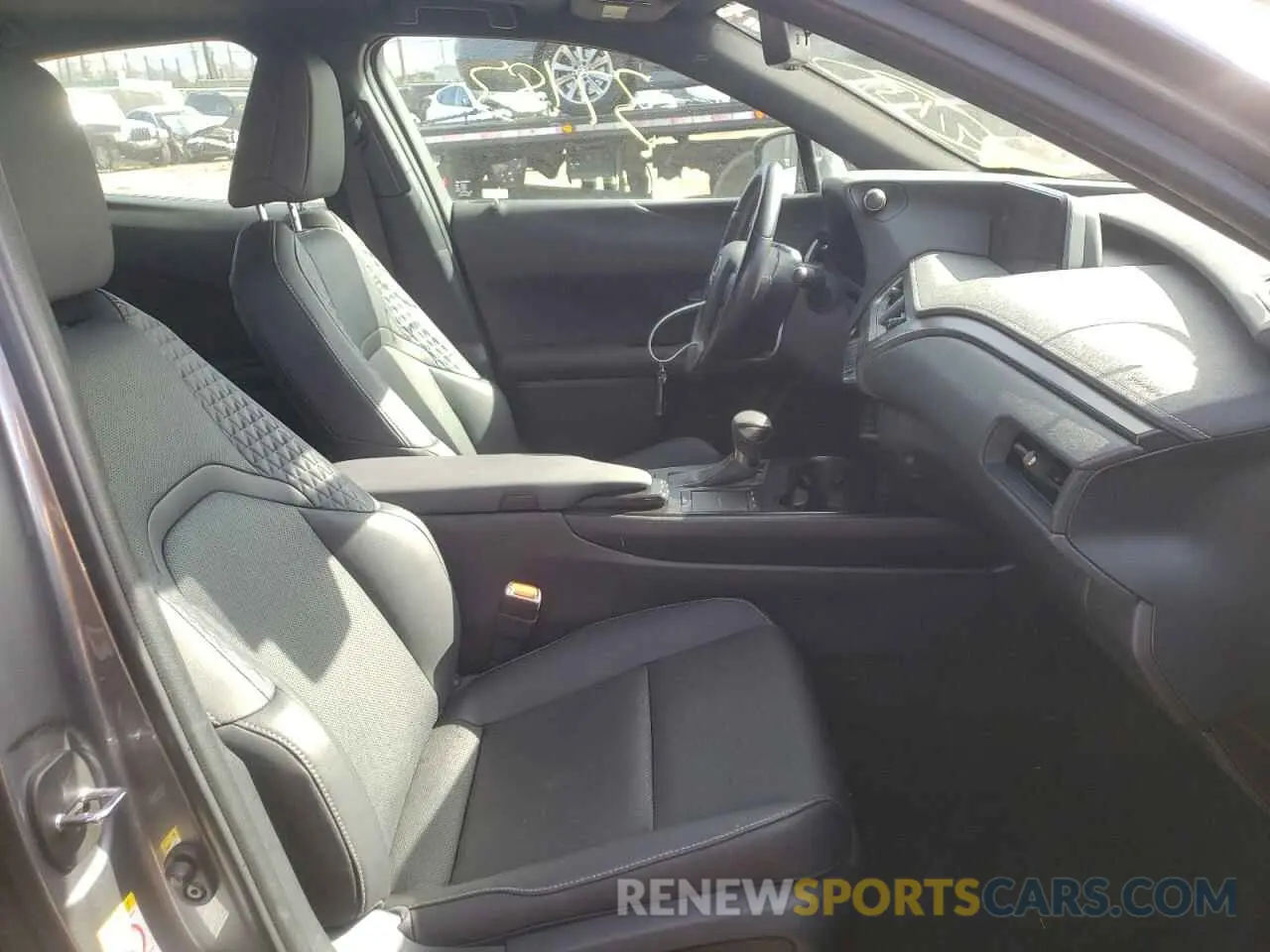 5 fotografías del automóvil dañado JTHY3JBHXK2008468 LEXUS UX 200 2019