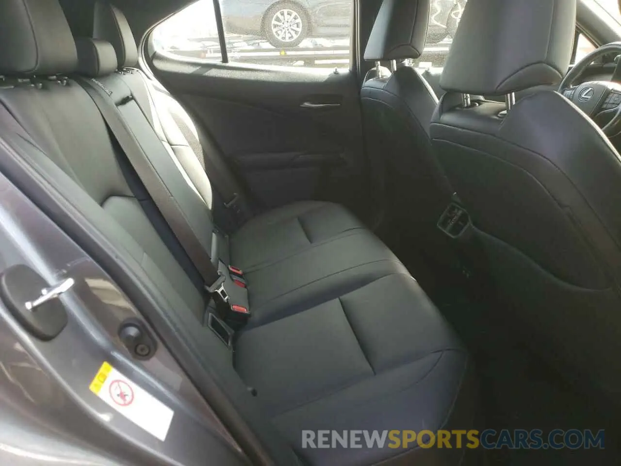 6 fotografías del automóvil dañado JTHY3JBHXK2008468 LEXUS UX 200 2019