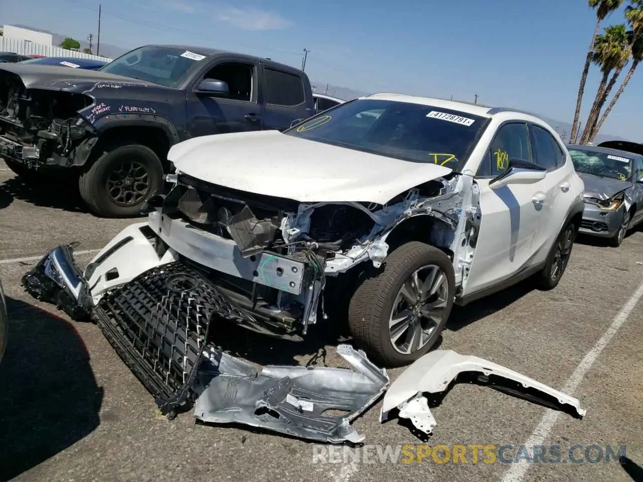2 fotografías del automóvil dañado JTHY3JBHXK2017980 LEXUS UX 200 2019