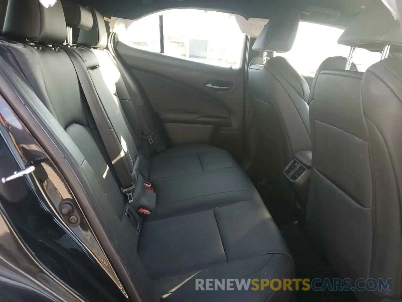 11 fotografías del automóvil dañado JTHE3JBH7L2029444 LEXUS UX 200 2020