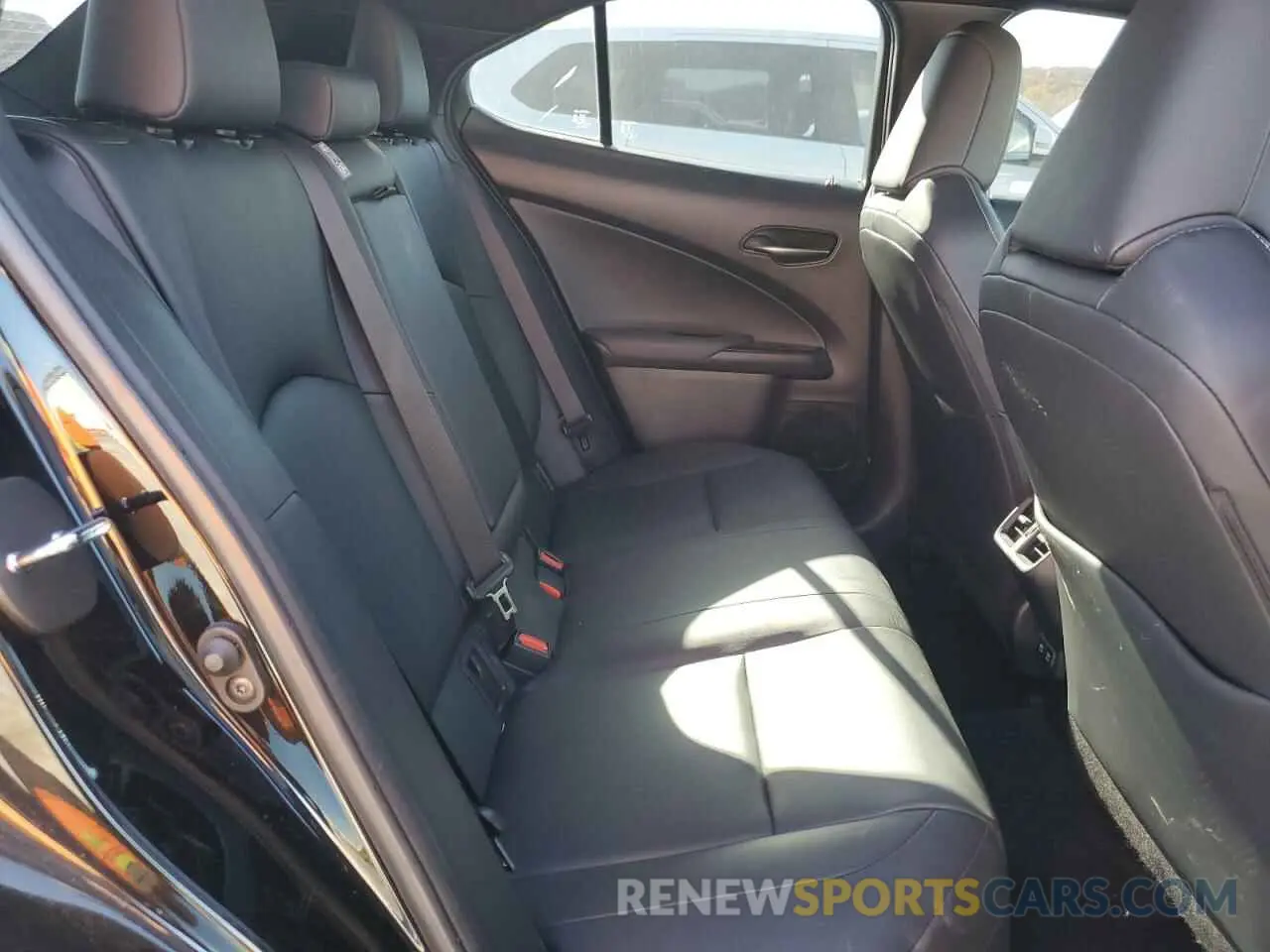 10 fotografías del automóvil dañado JTHP3JBH3L2021253 LEXUS UX 200 2020