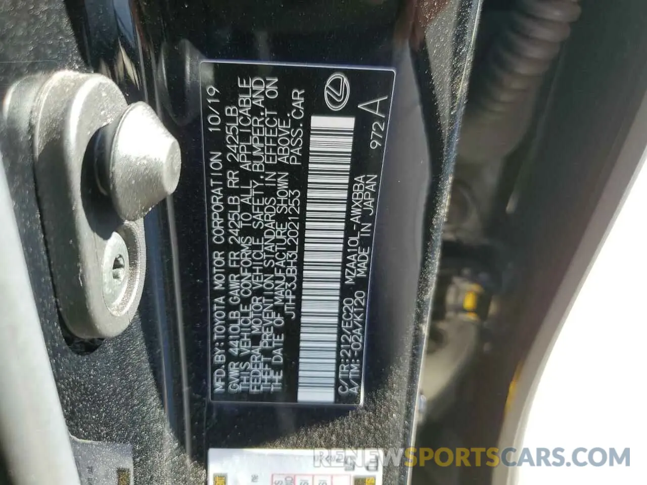 13 fotografías del automóvil dañado JTHP3JBH3L2021253 LEXUS UX 200 2020